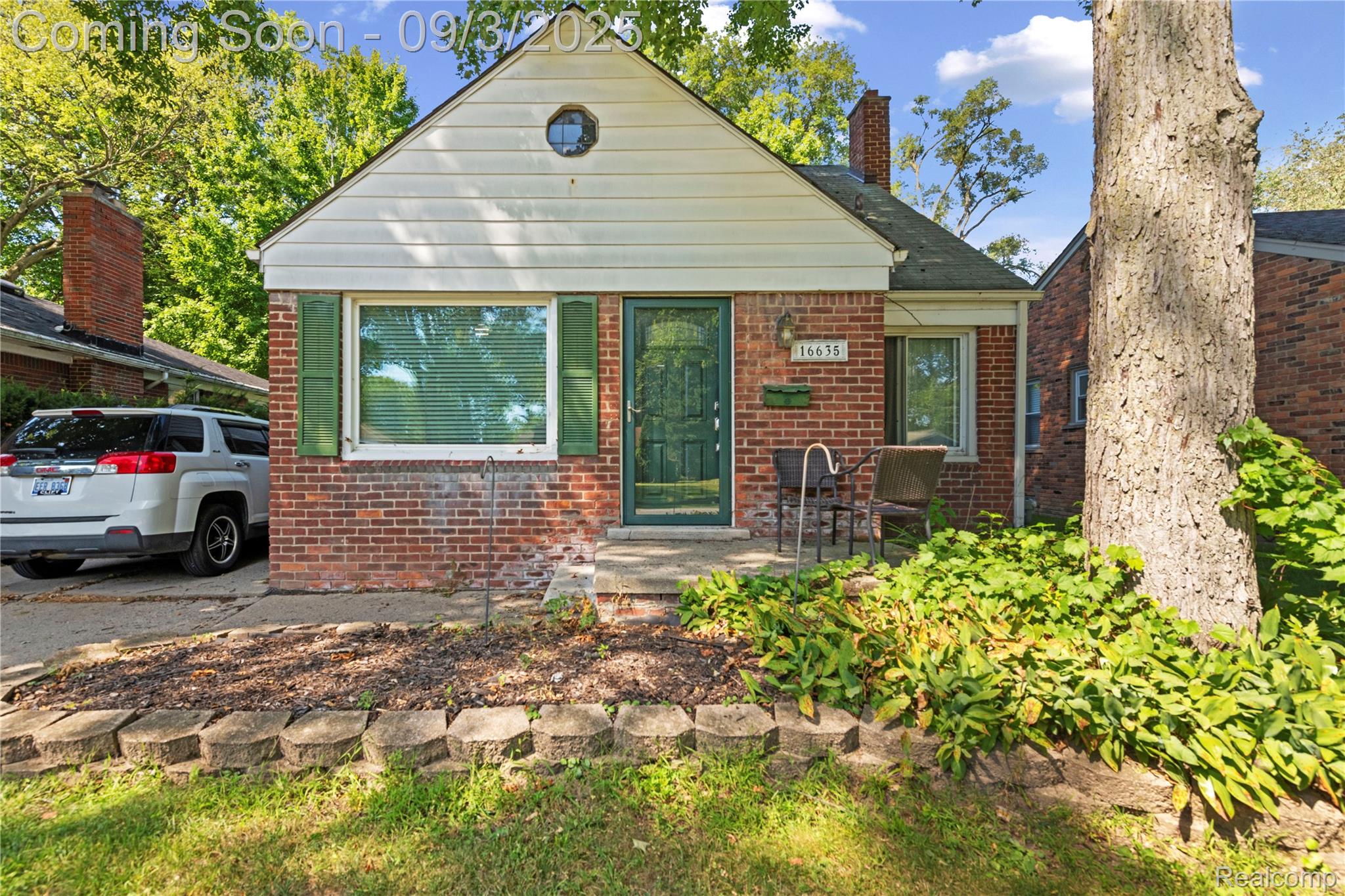 16635 Macarthur