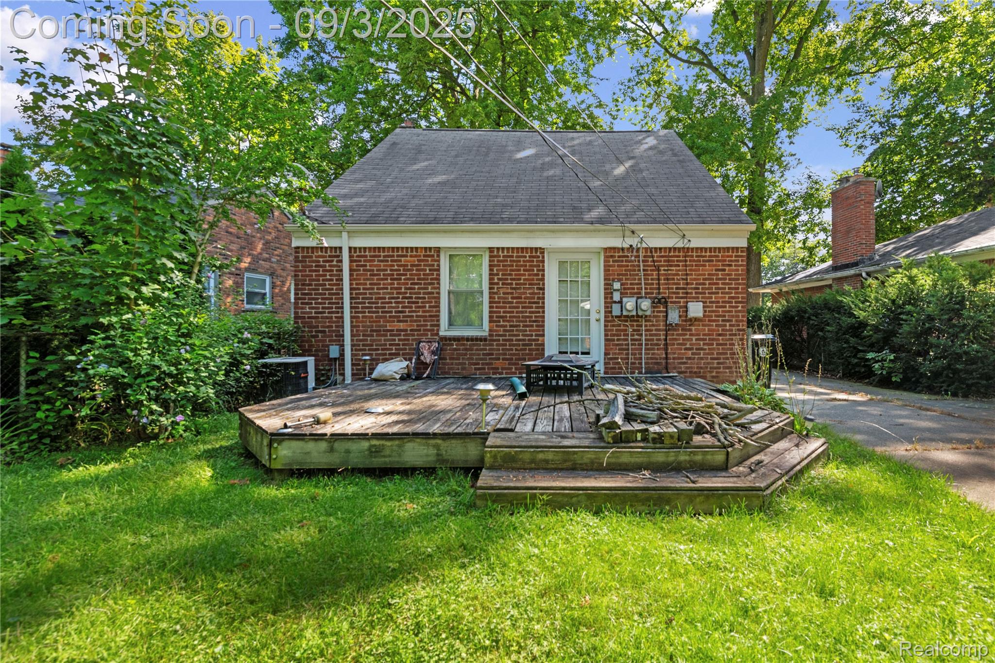 16635 Macarthur