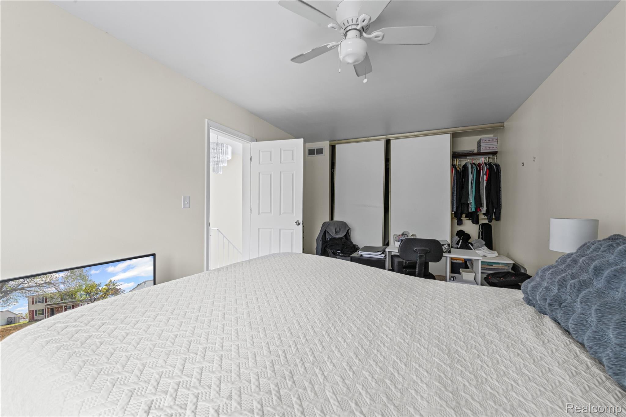 40209 Oak Tree