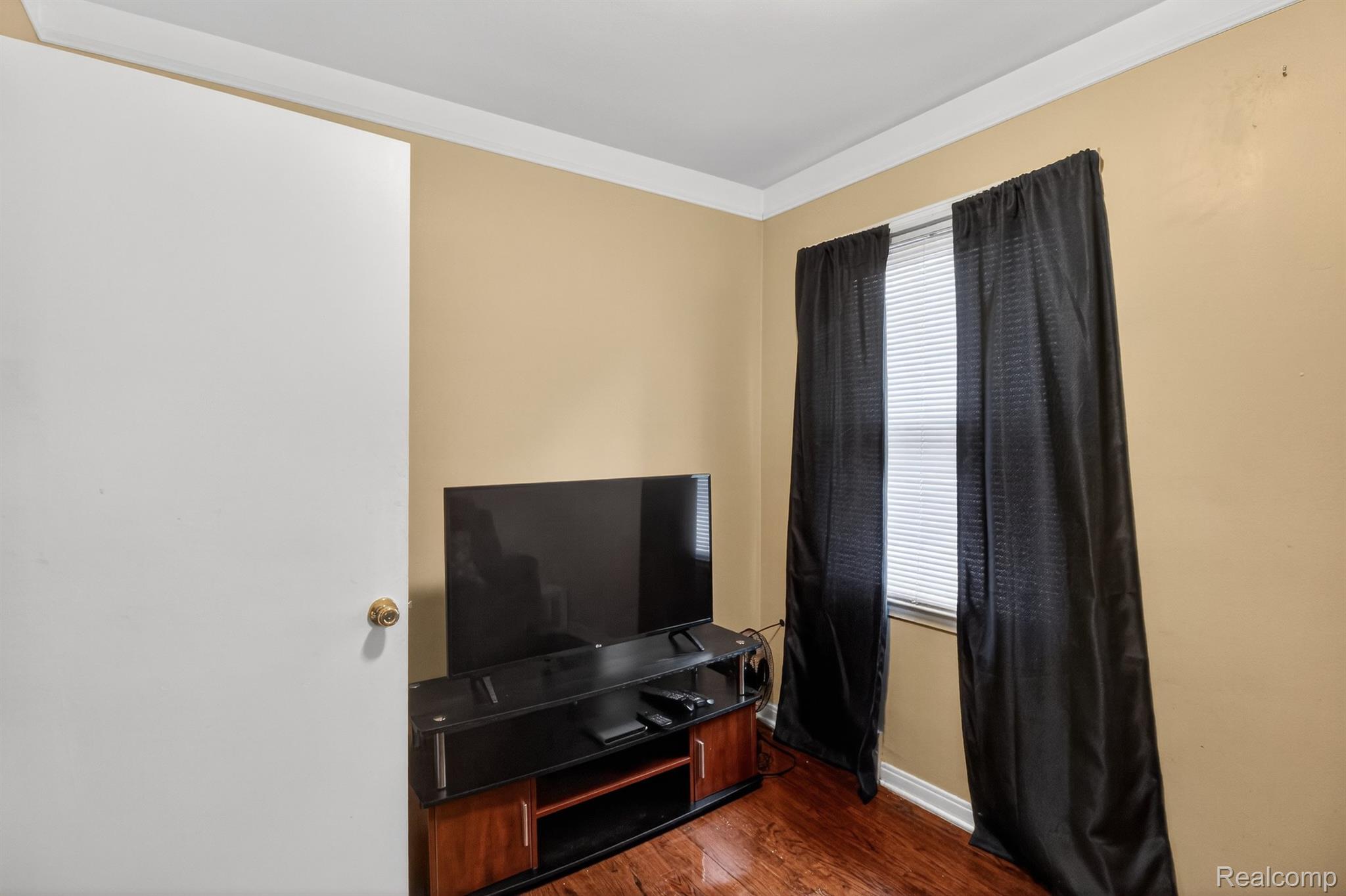 11319 Woodbine