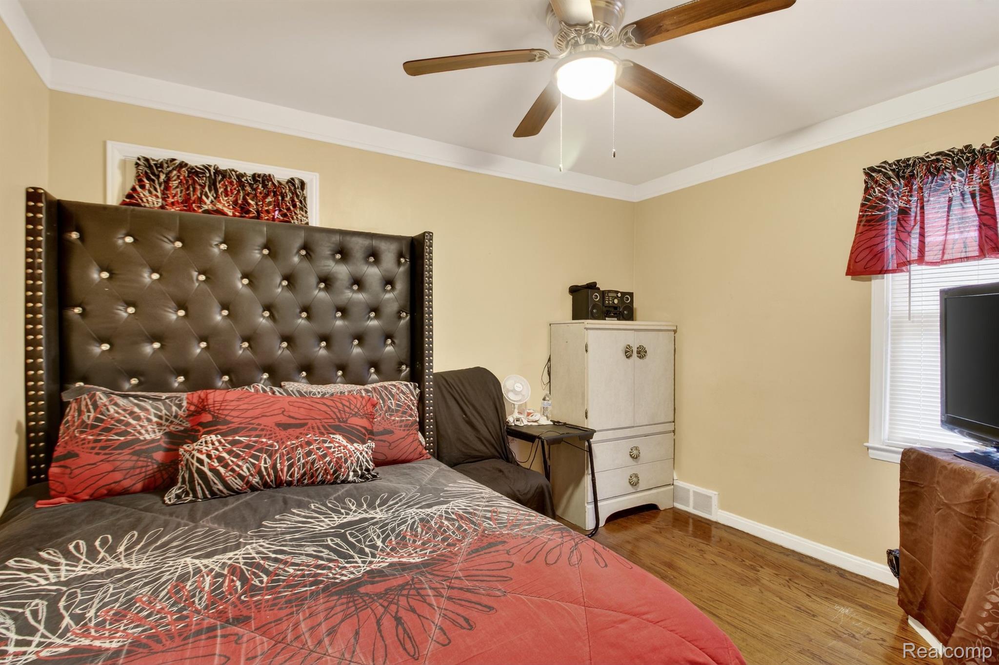 11319 Woodbine