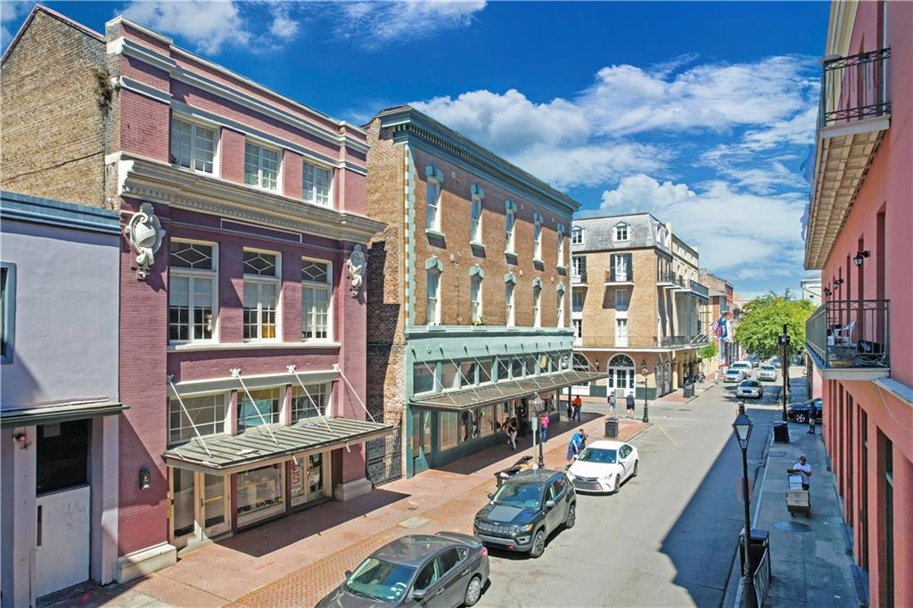 237 DAUPHINE Street 5