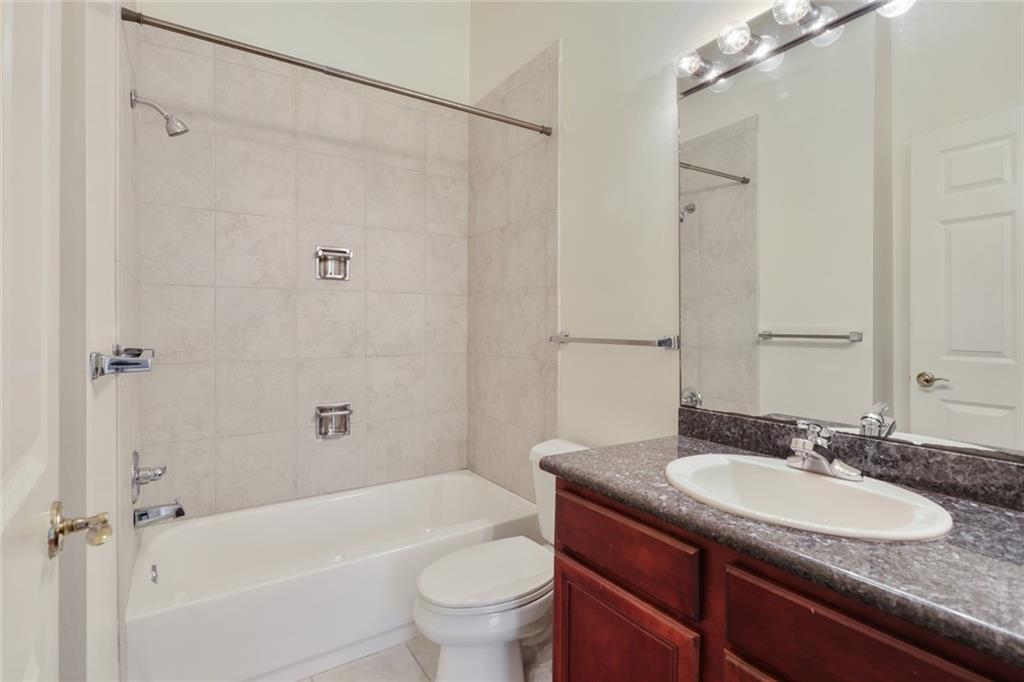 237 DAUPHINE Street 5
