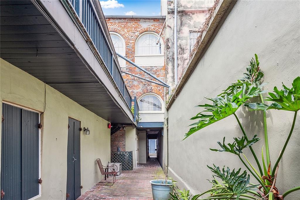 523 ST PHILIP Street 2