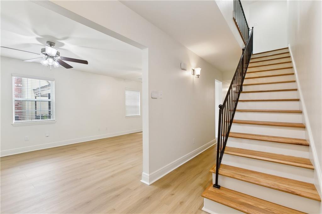 233 W KENILWORTH Street