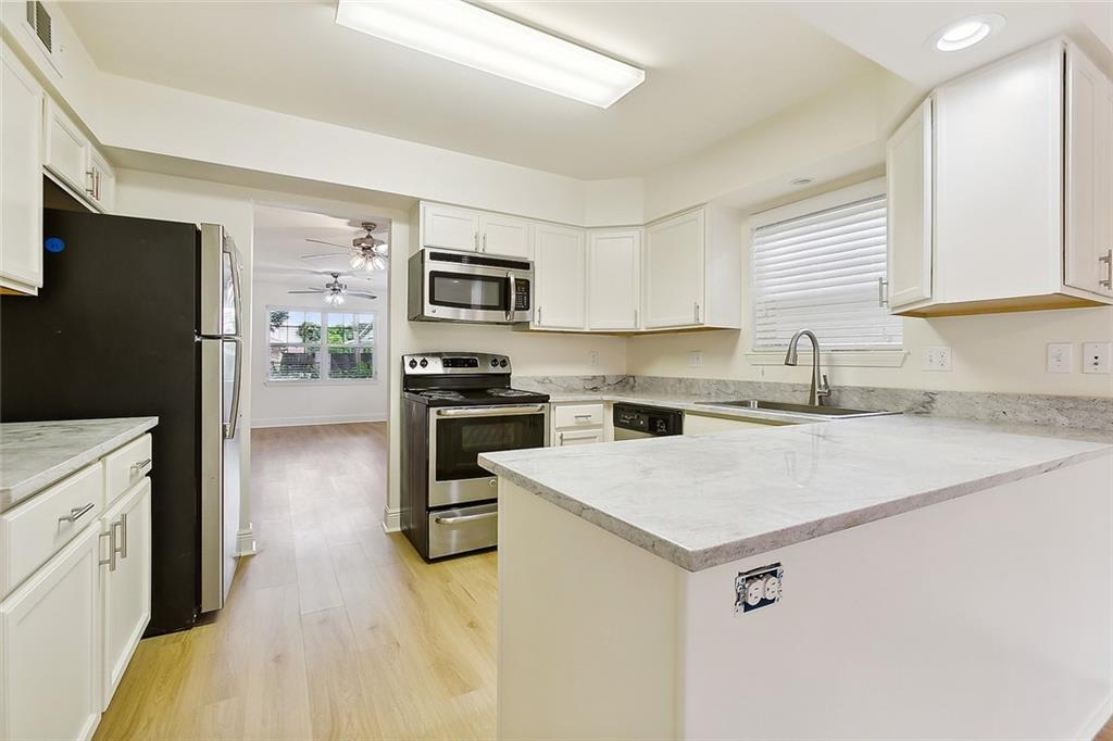 233 W KENILWORTH Street