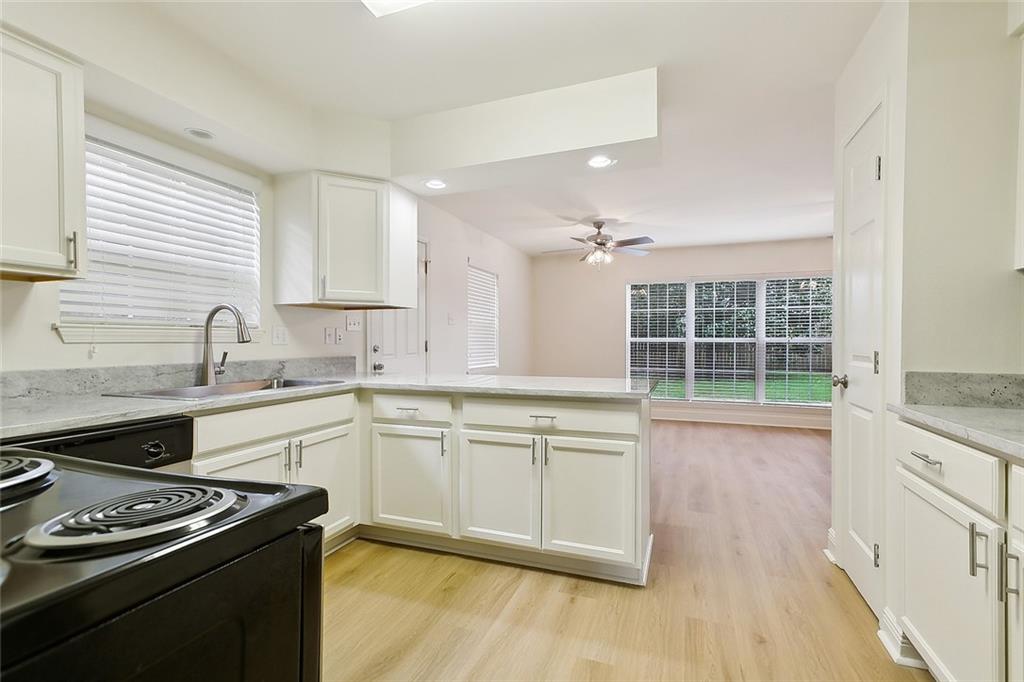 233 W KENILWORTH Street