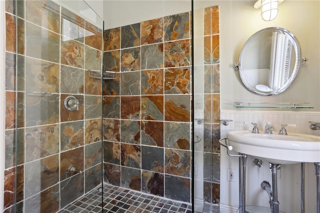 1131 DAUPHINE Street