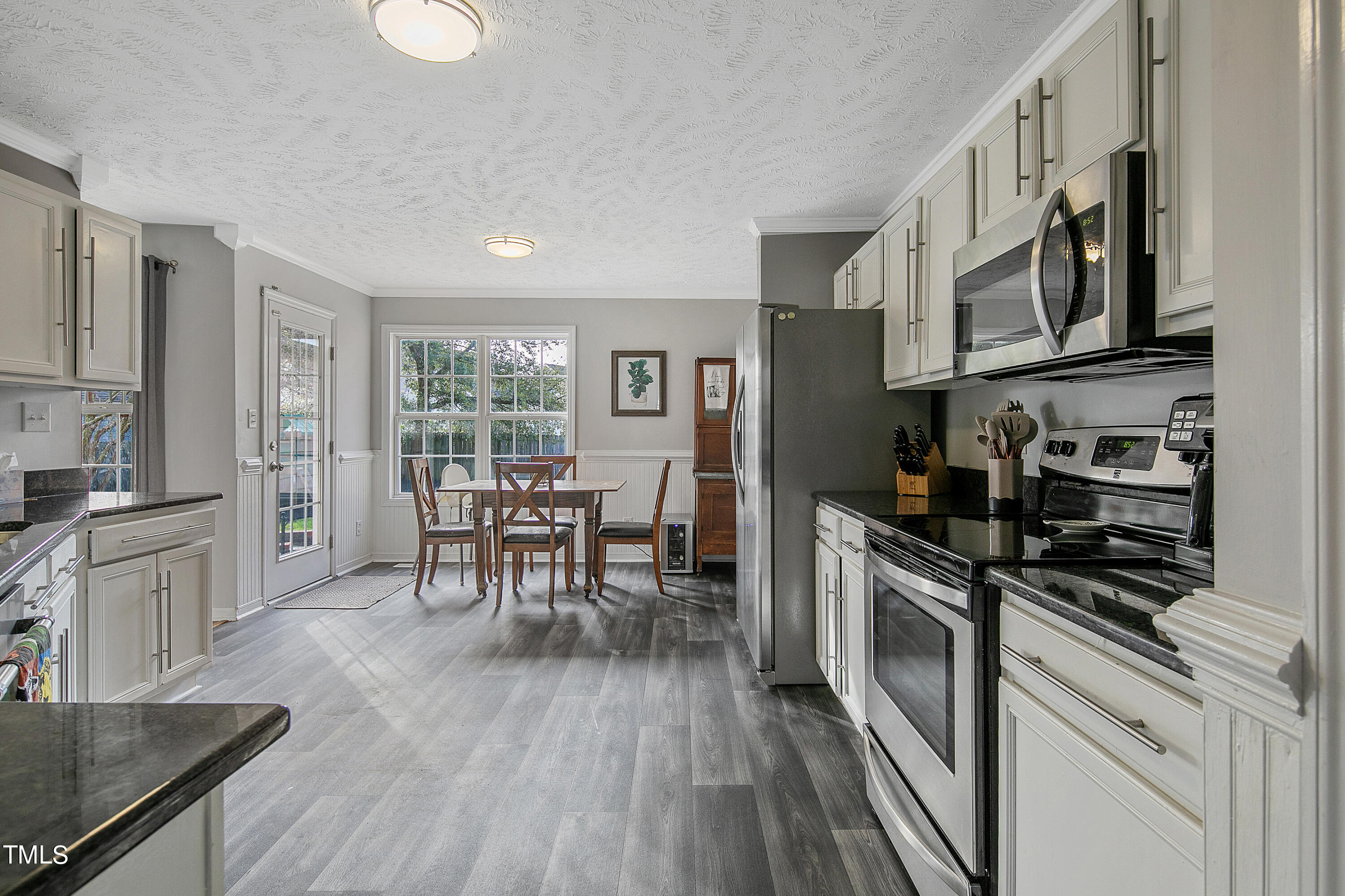 5525 Walking Trail Way