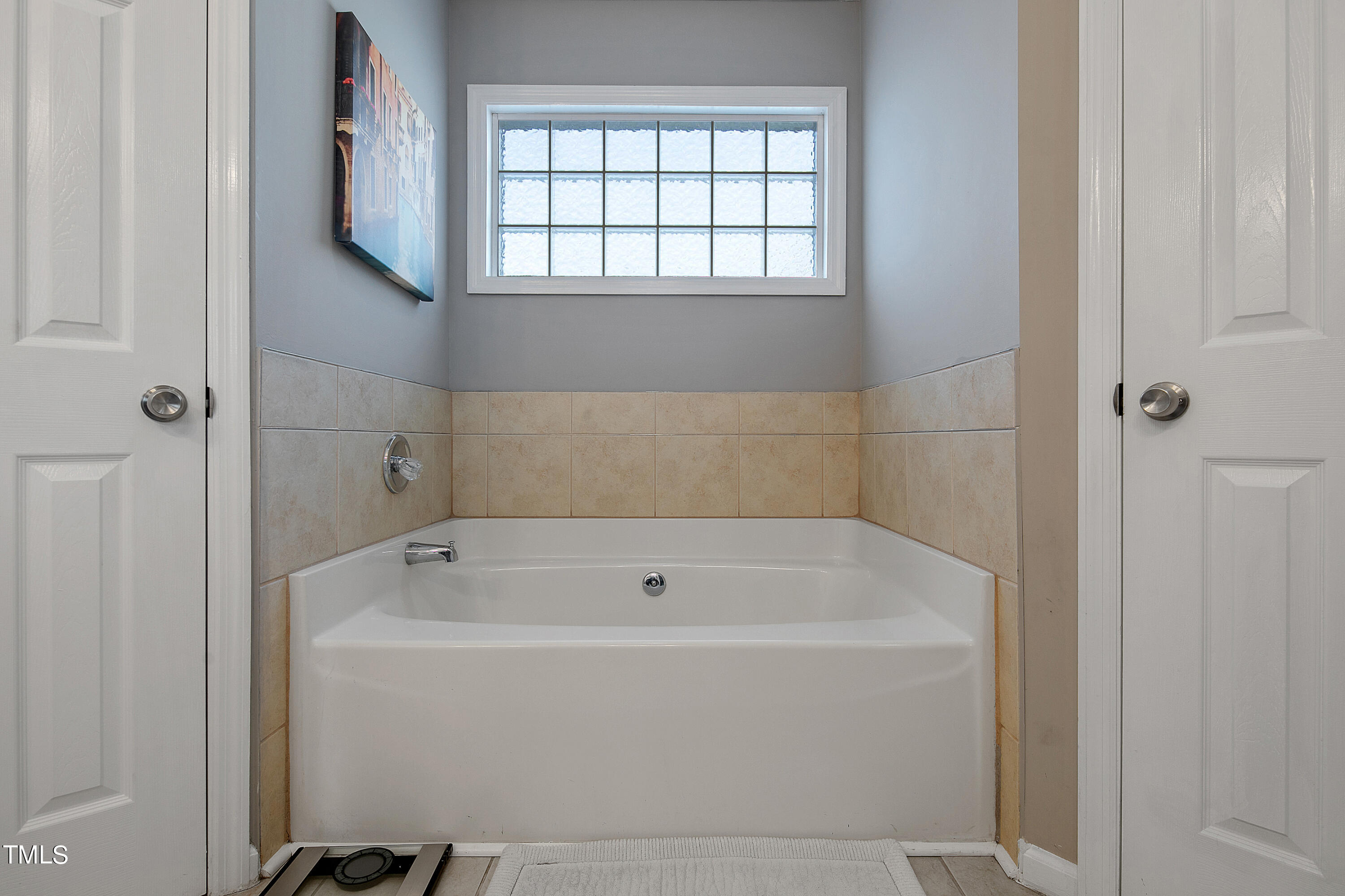 5525 Walking Trail Way