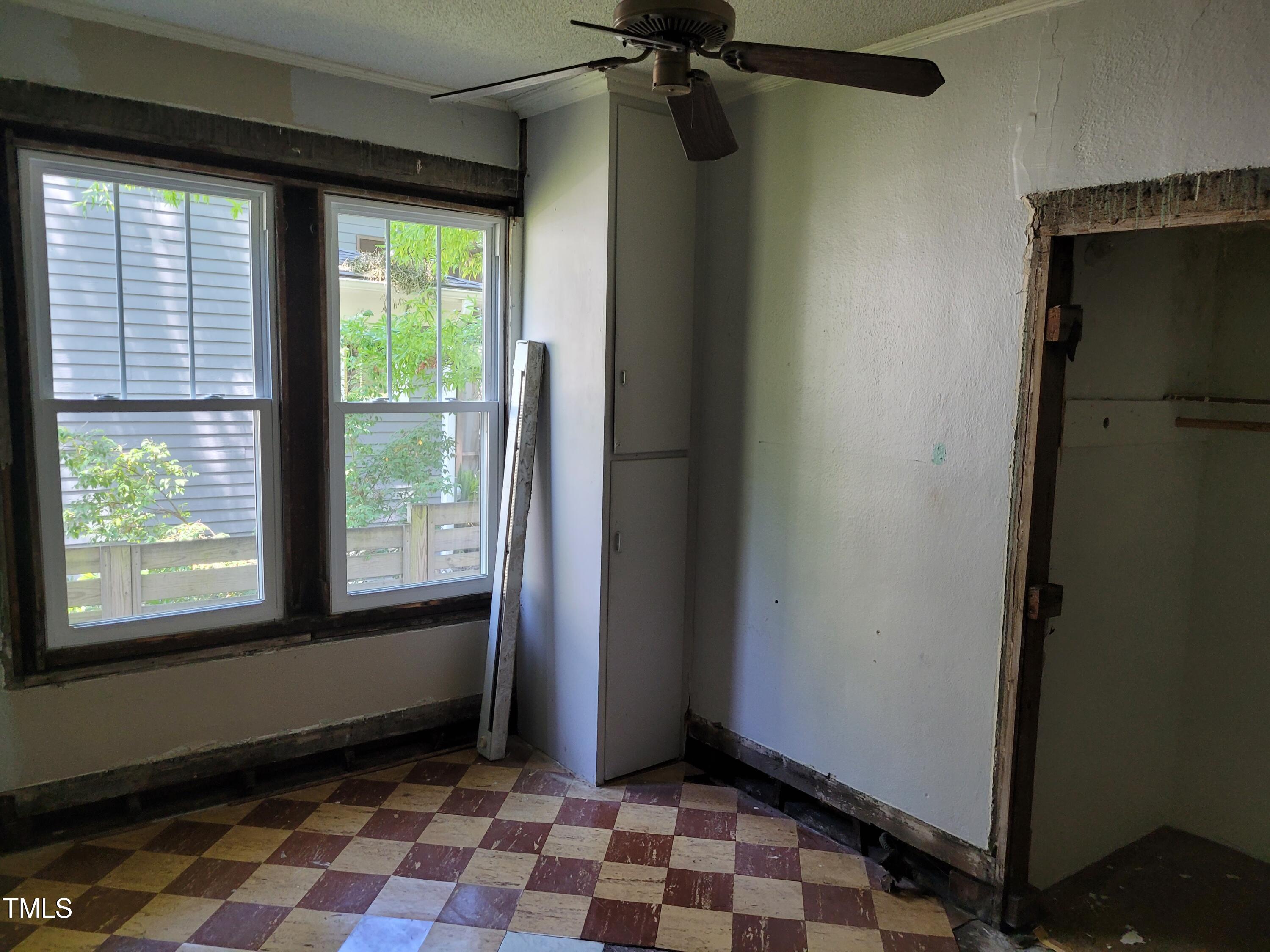 924 W Trinity Avenue