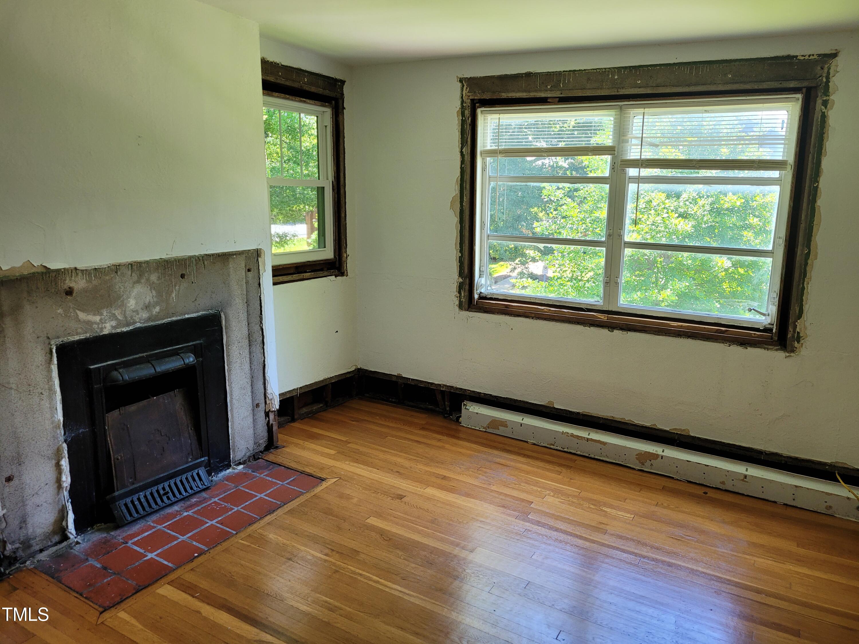 924 W Trinity Avenue