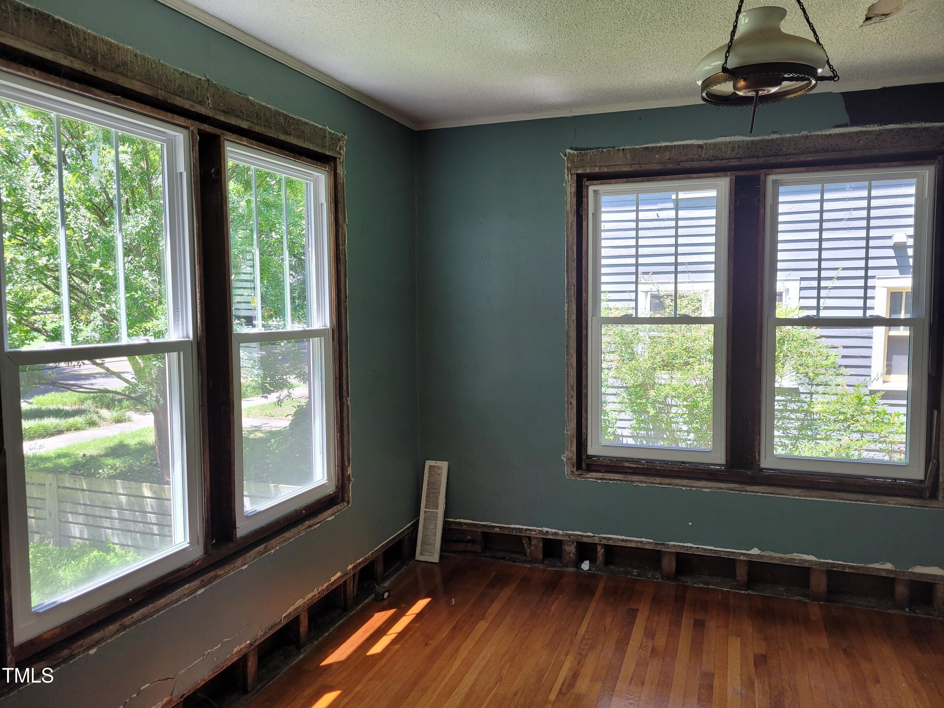 924 W Trinity Avenue