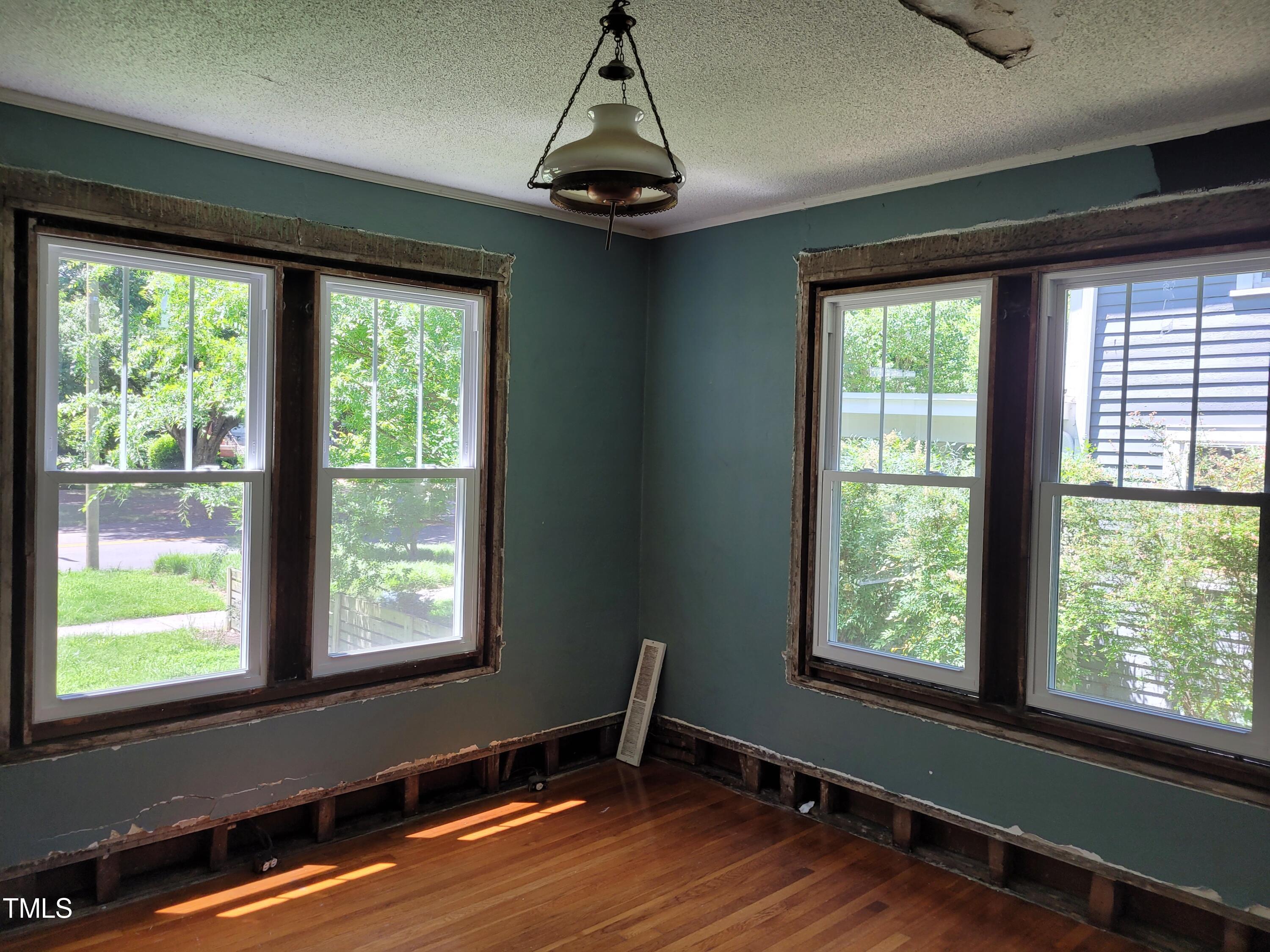 924 W Trinity Avenue