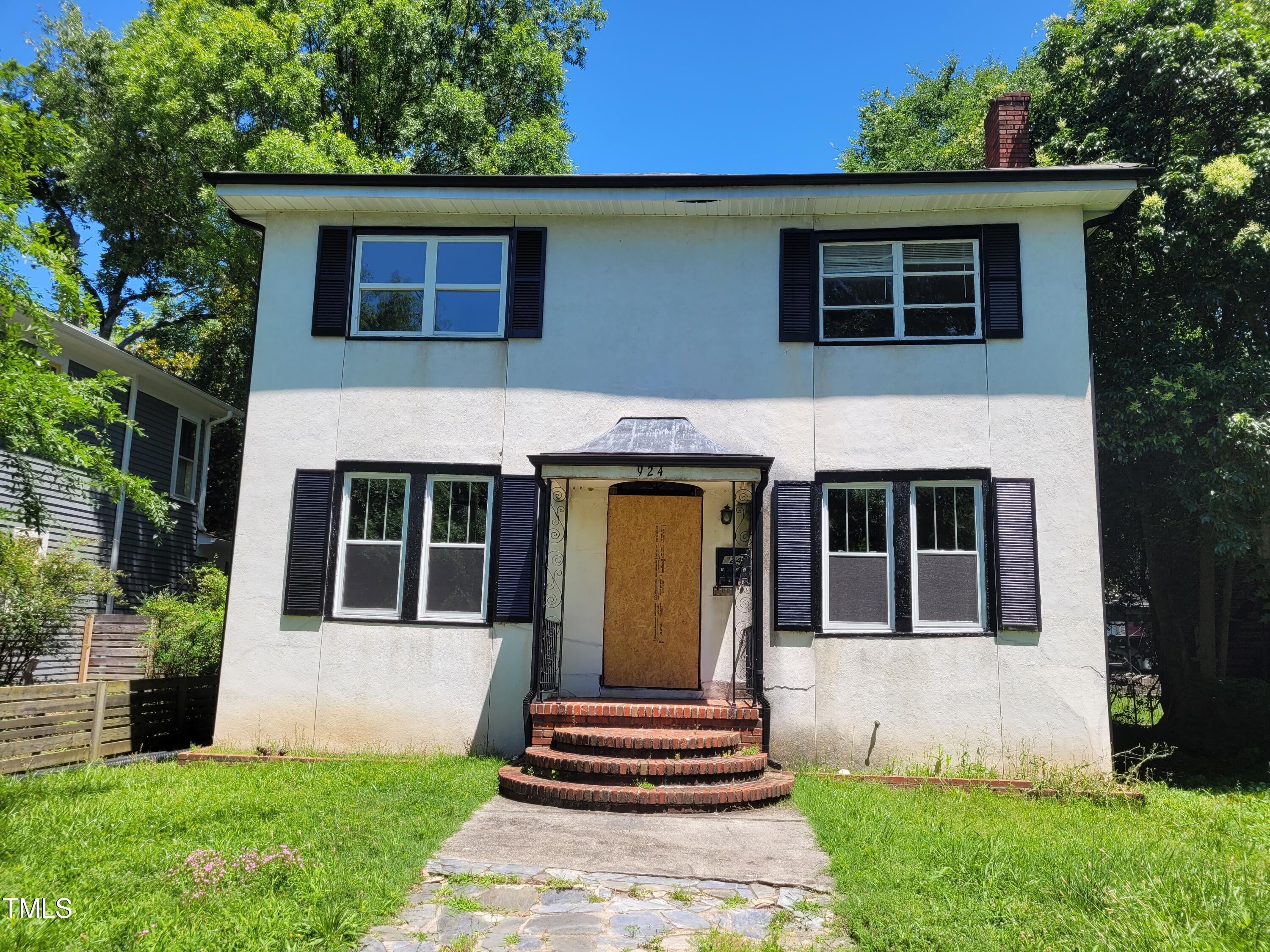 924 W Trinity Avenue