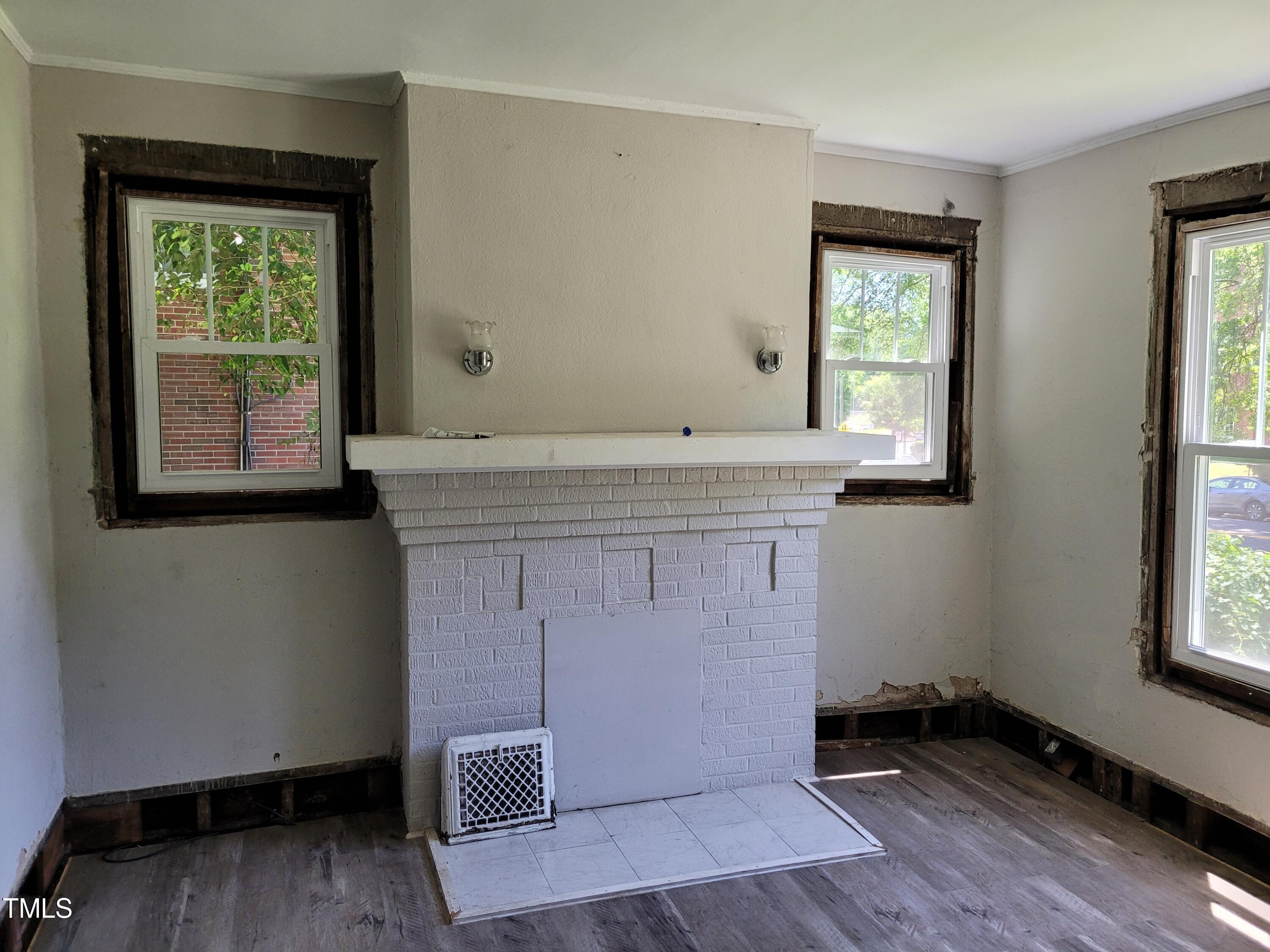 924 W Trinity Avenue