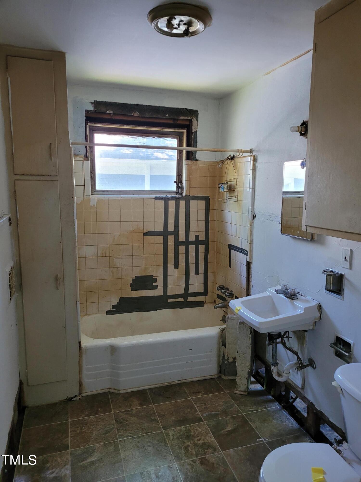 924 W Trinity Avenue