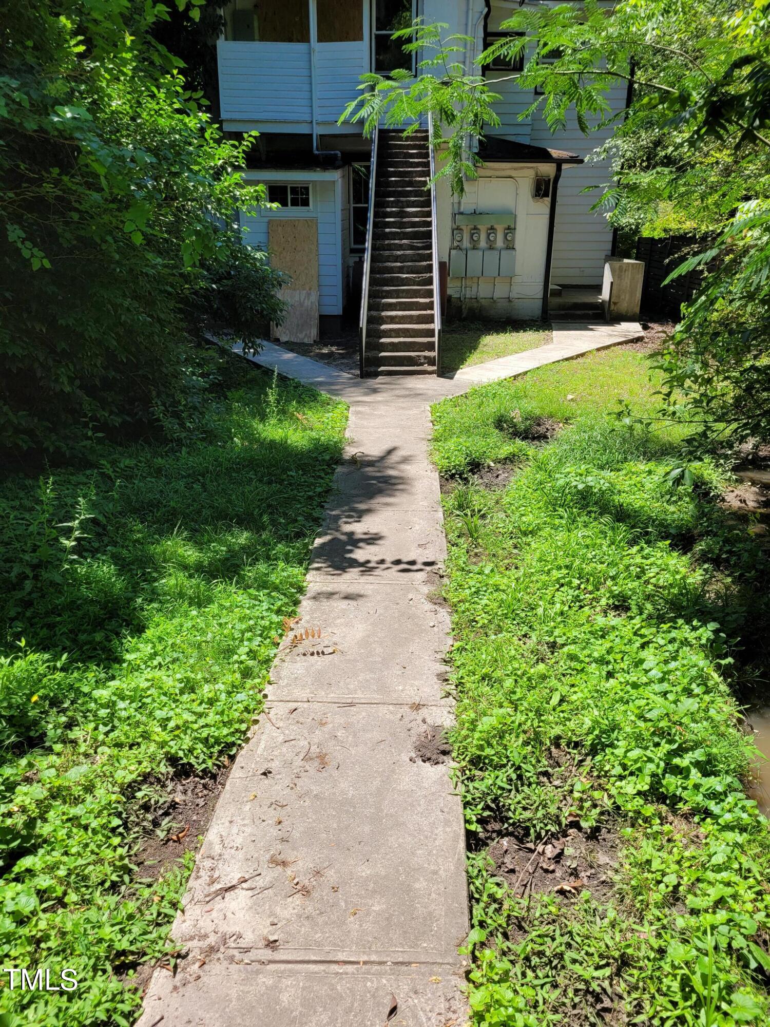 924 W Trinity Avenue