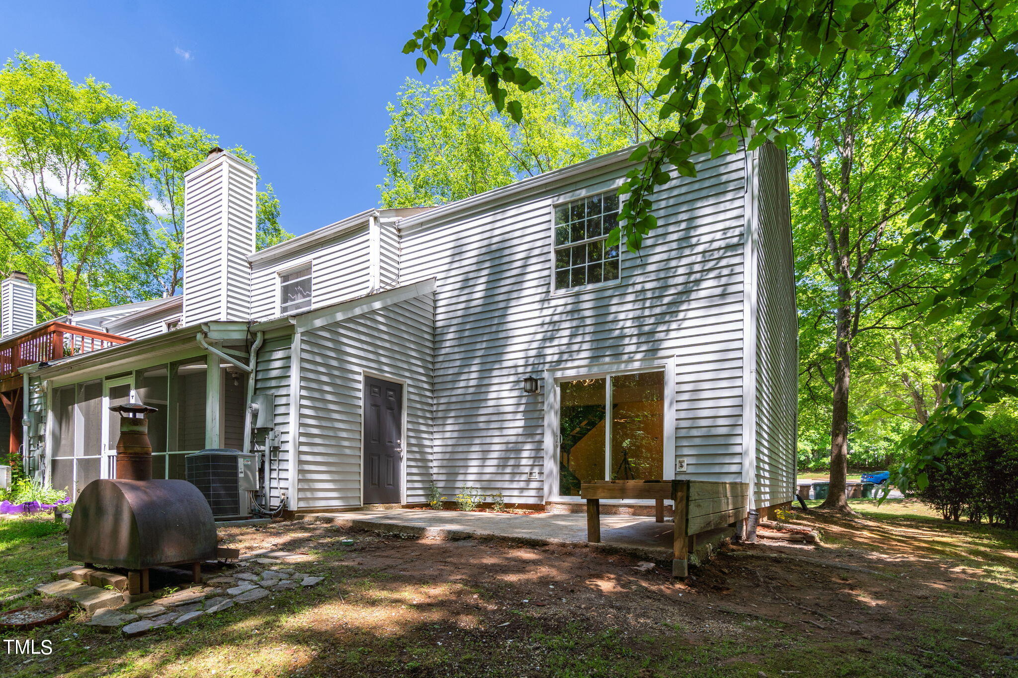 154 Luxon Place