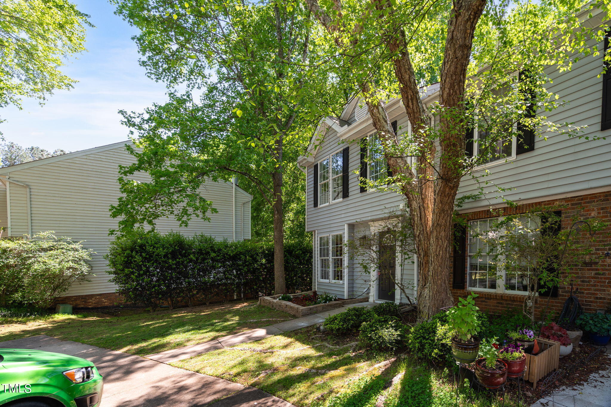 154 Luxon Place
