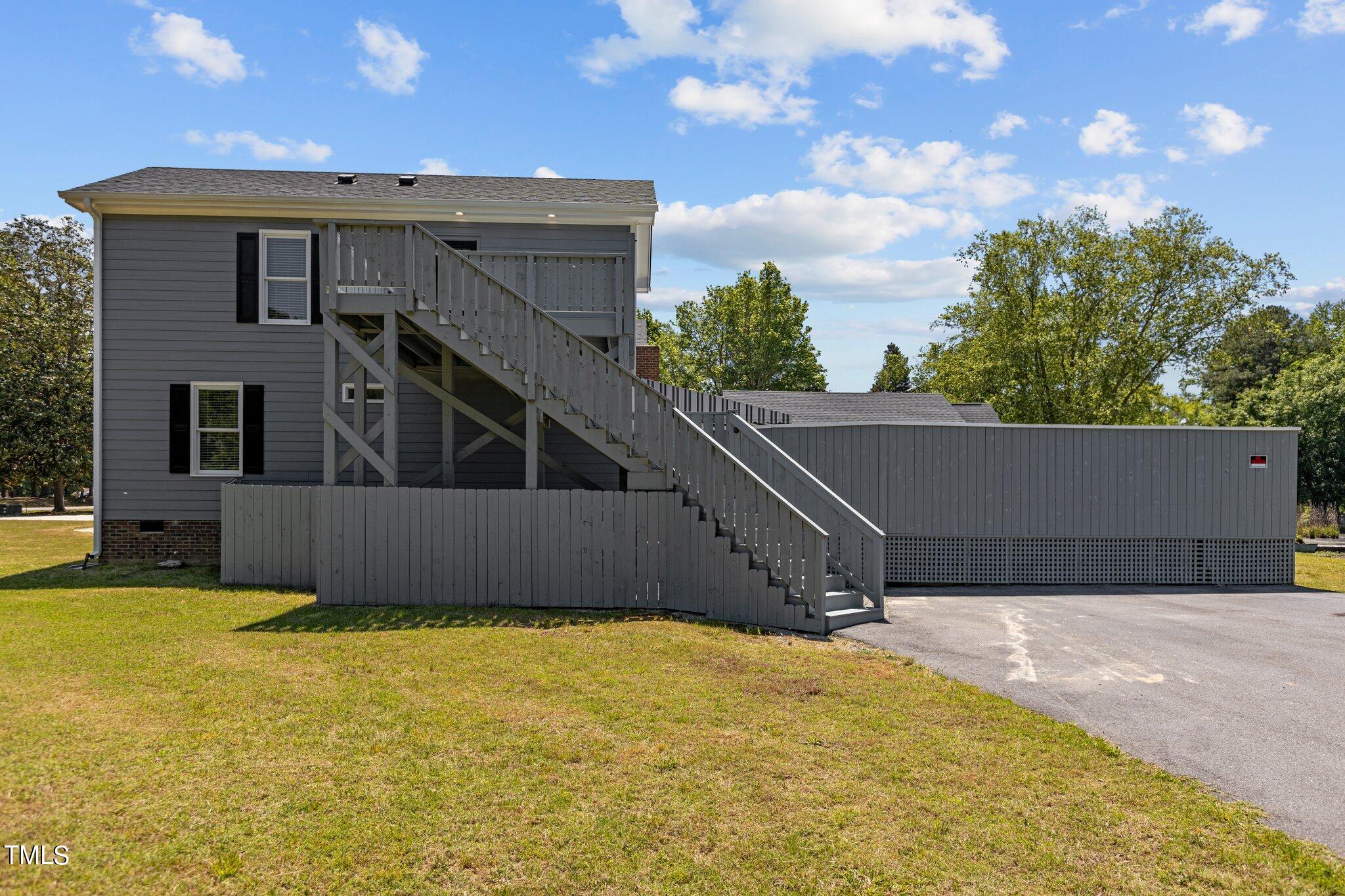 1605 Twin Lake Drive