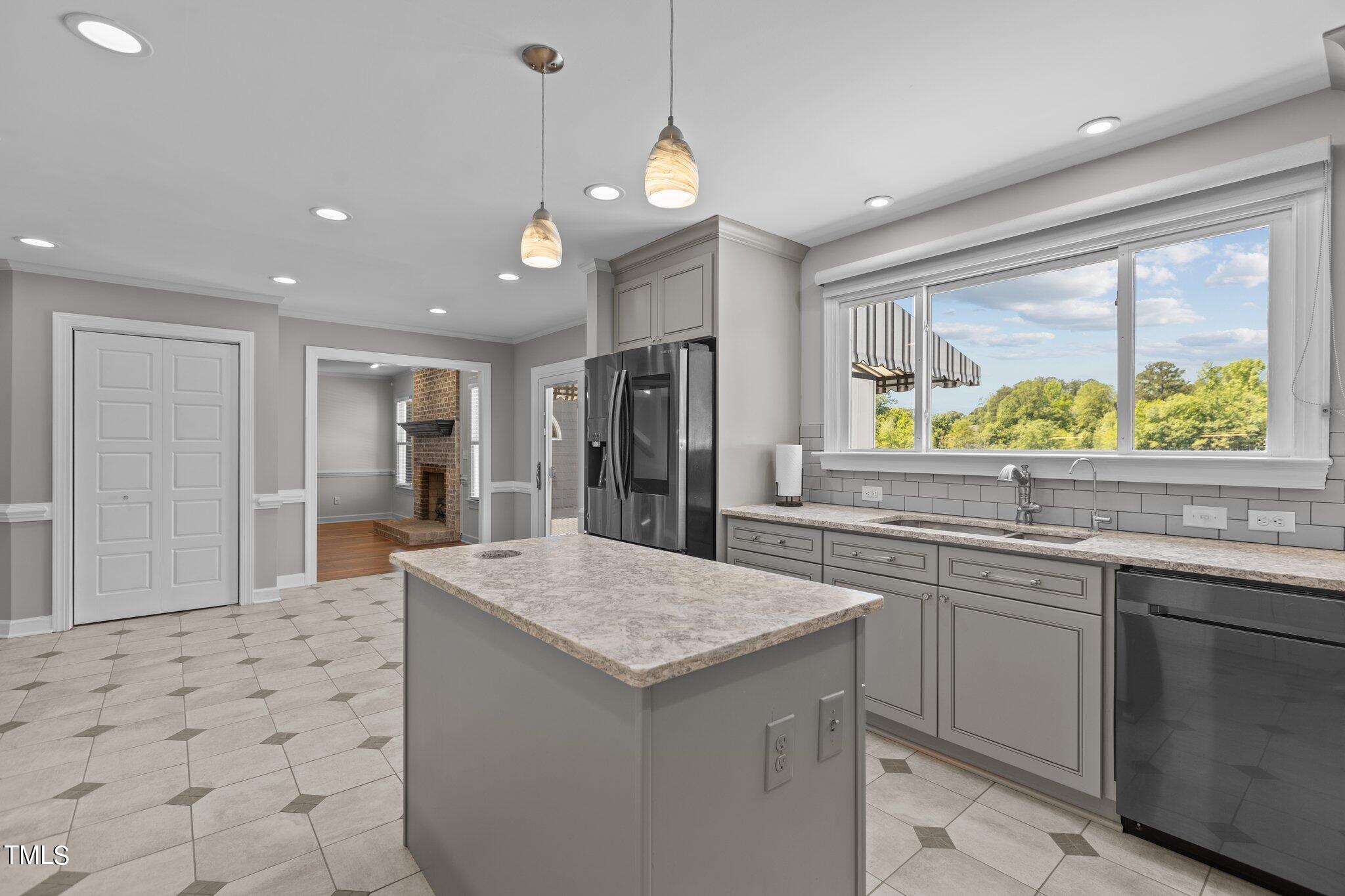 1605 Twin Lake Drive