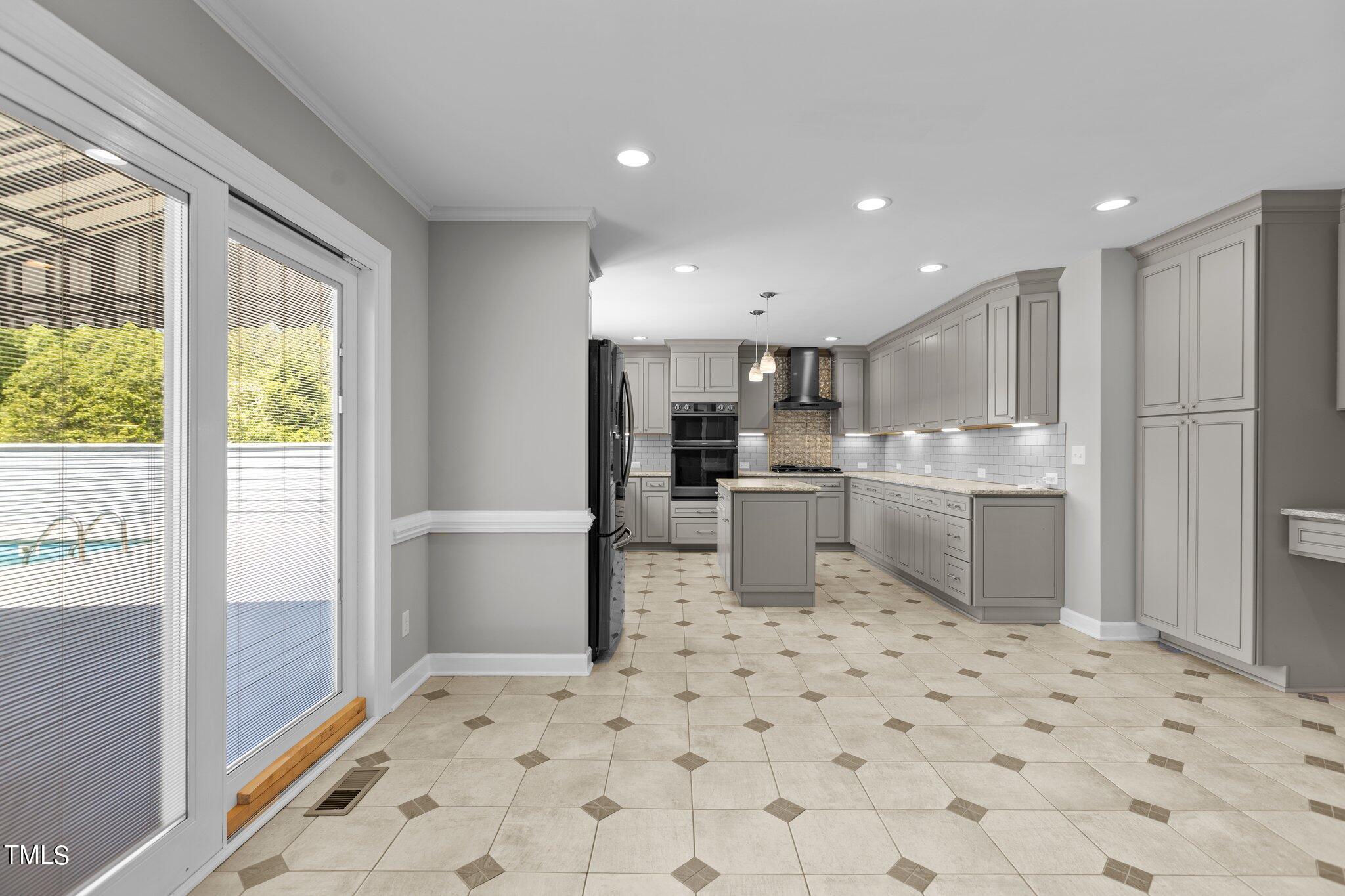 1605 Twin Lake Drive
