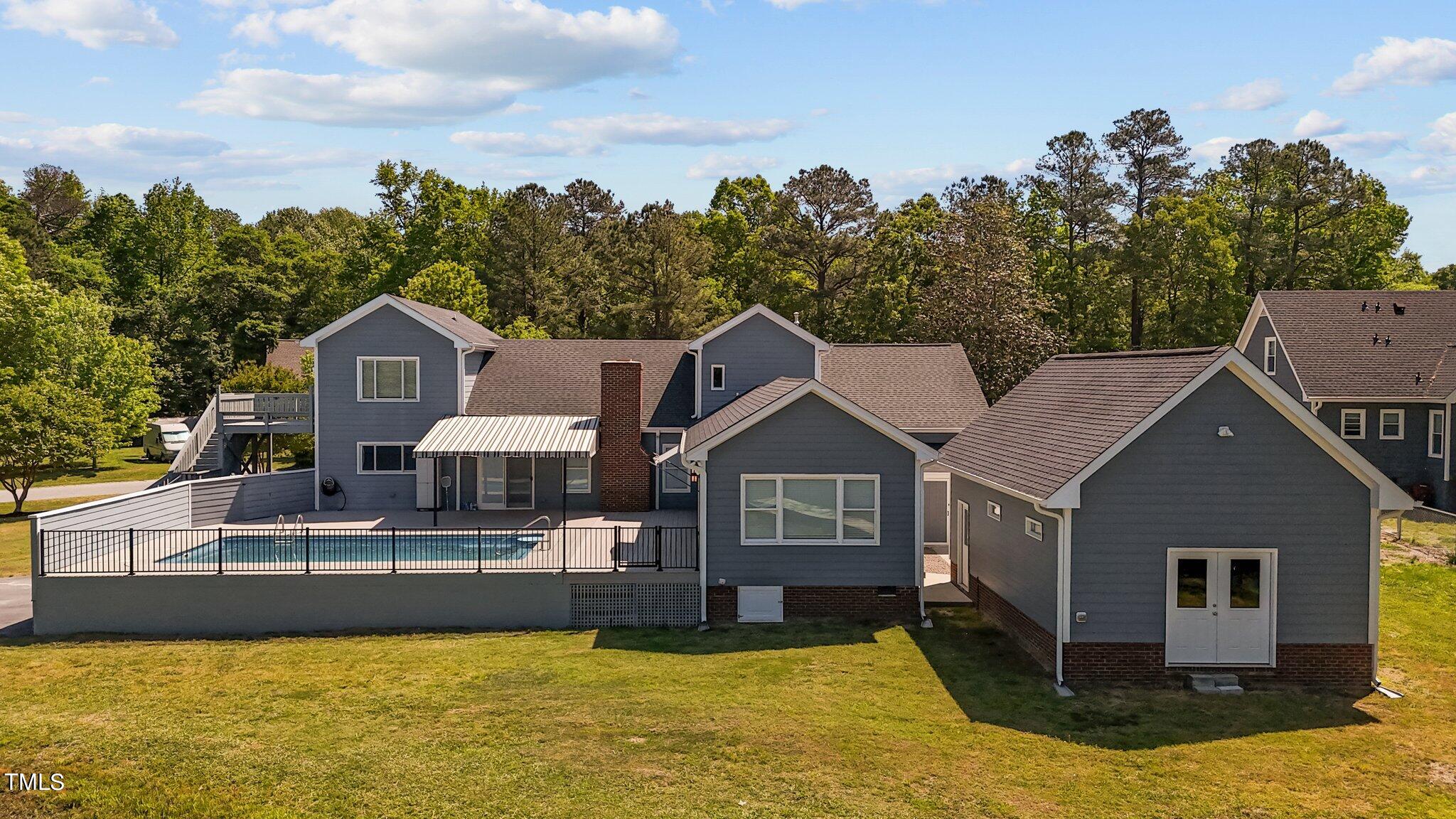1605 Twin Lake Drive