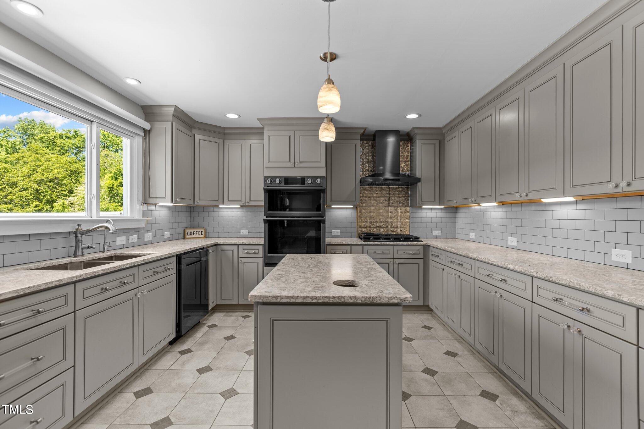 1605 Twin Lake Drive