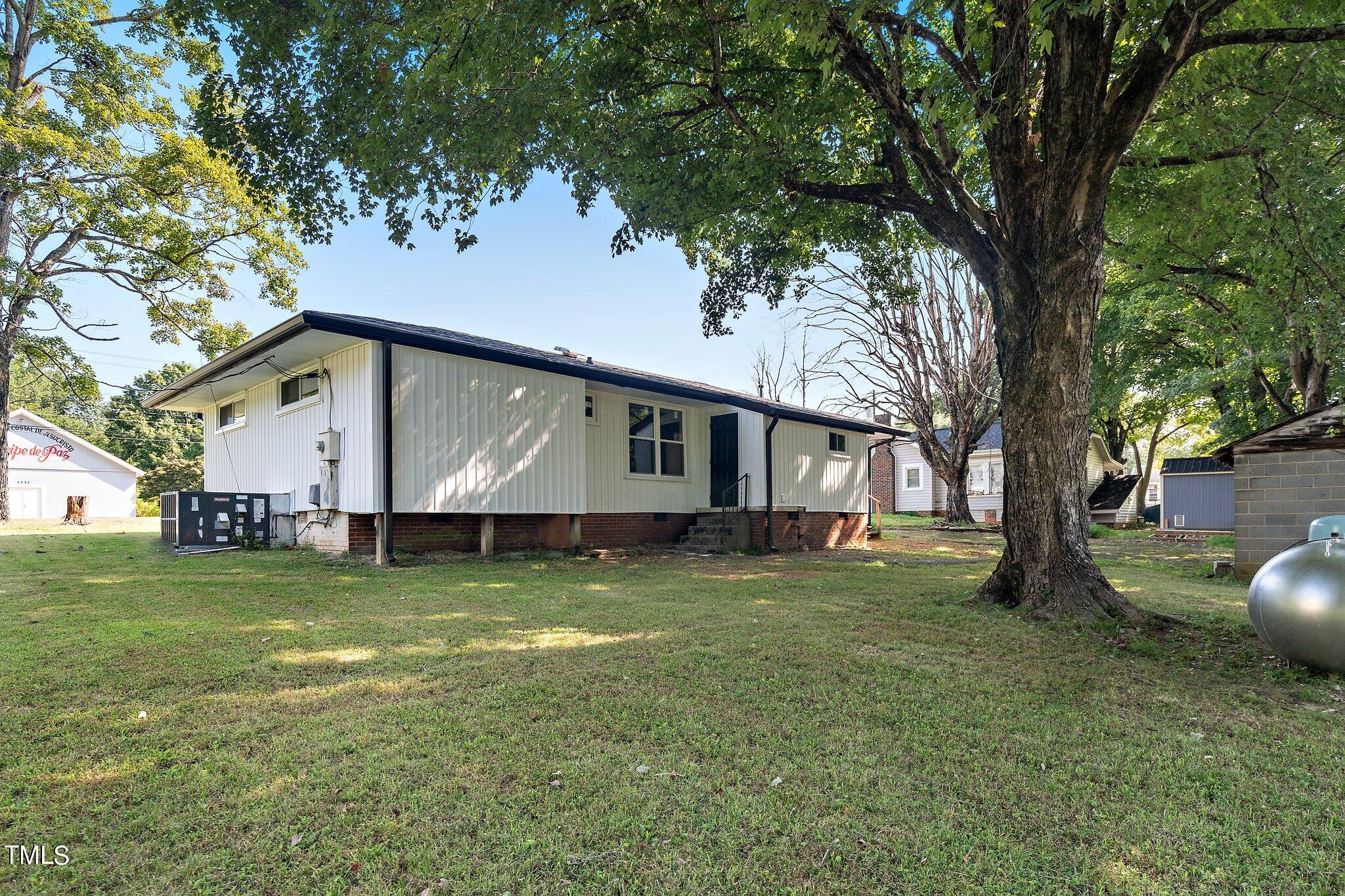 1443 E Main Street