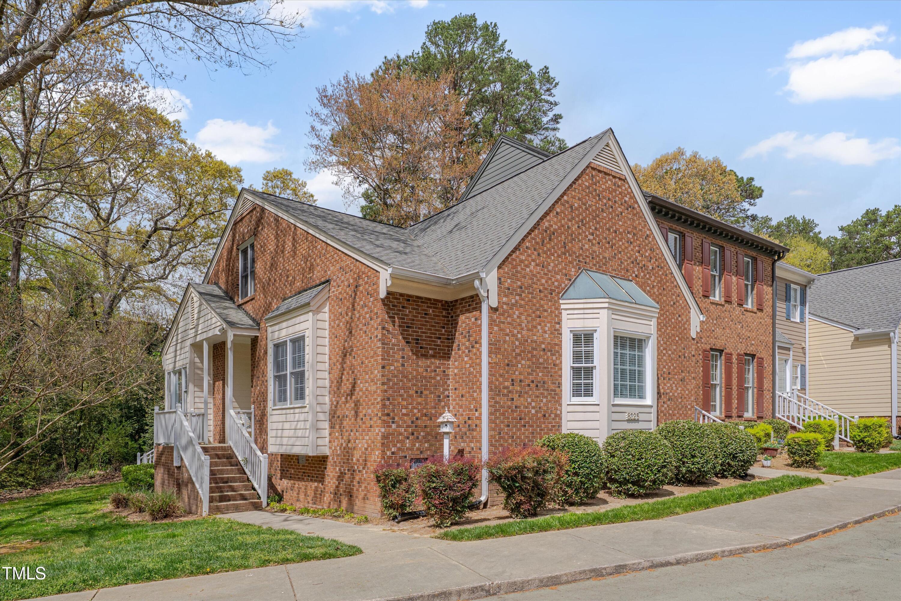 8325 Wycombe Lane