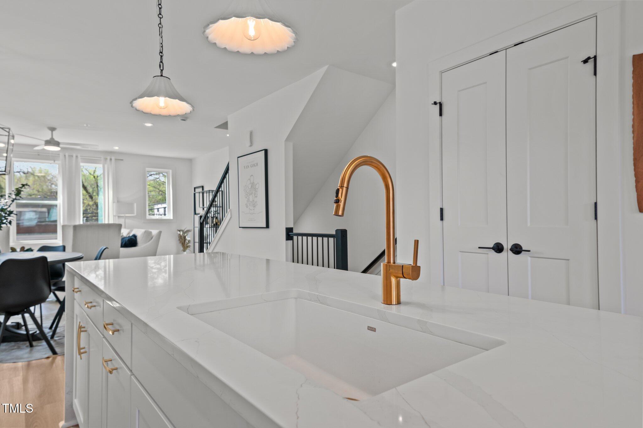 700 W North Street # 101