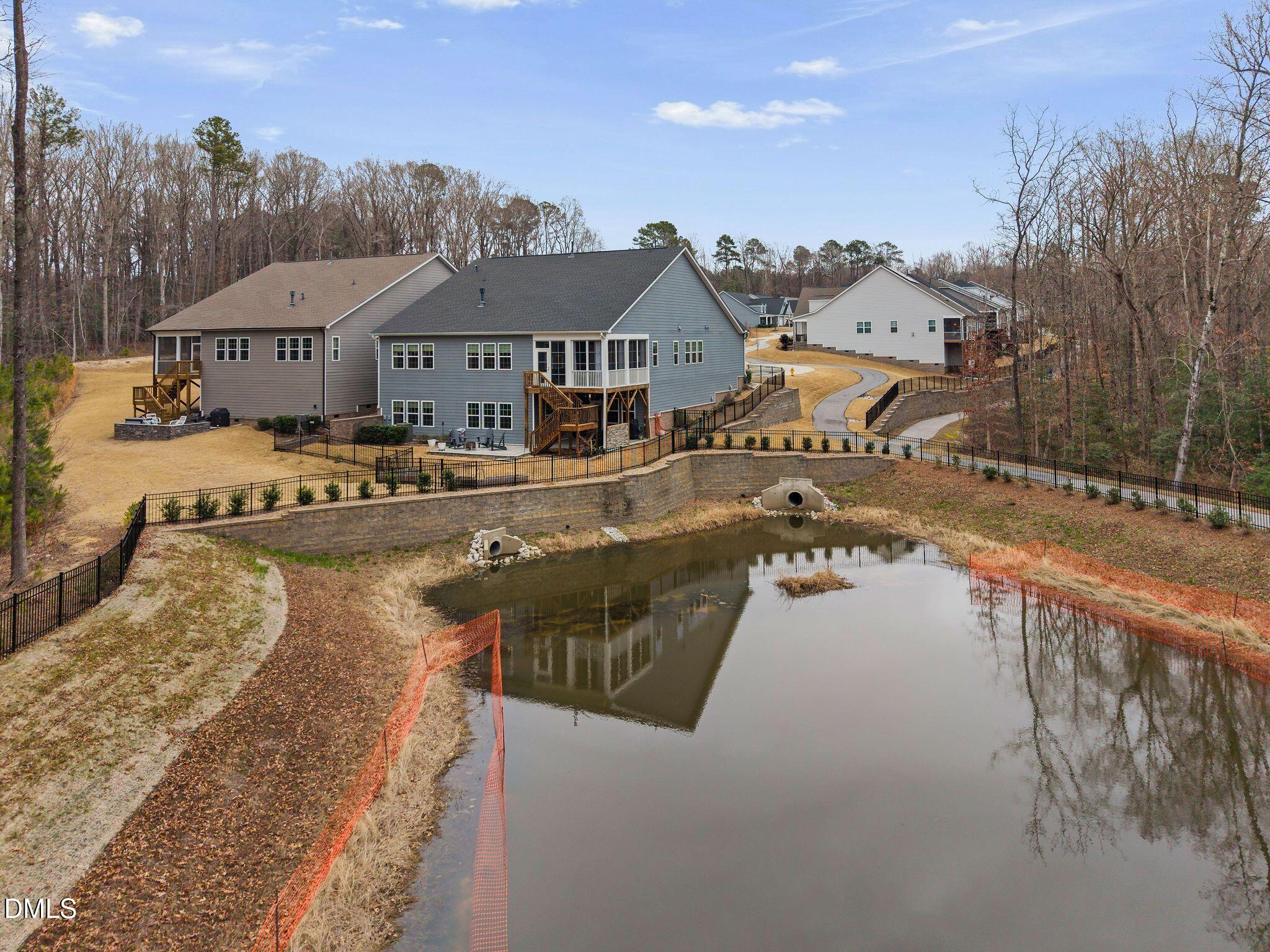 100 English Violet Lane