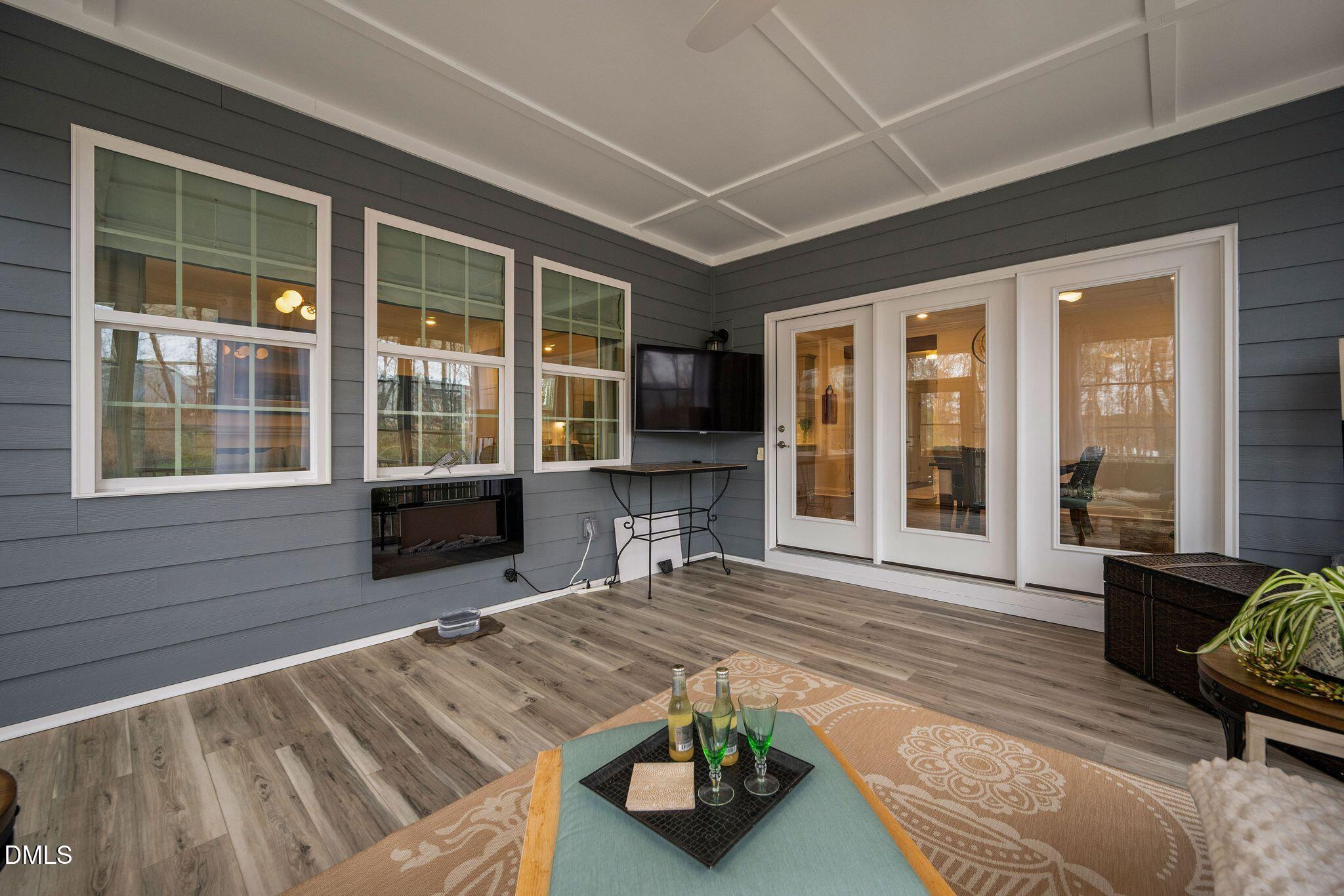 100 English Violet Lane