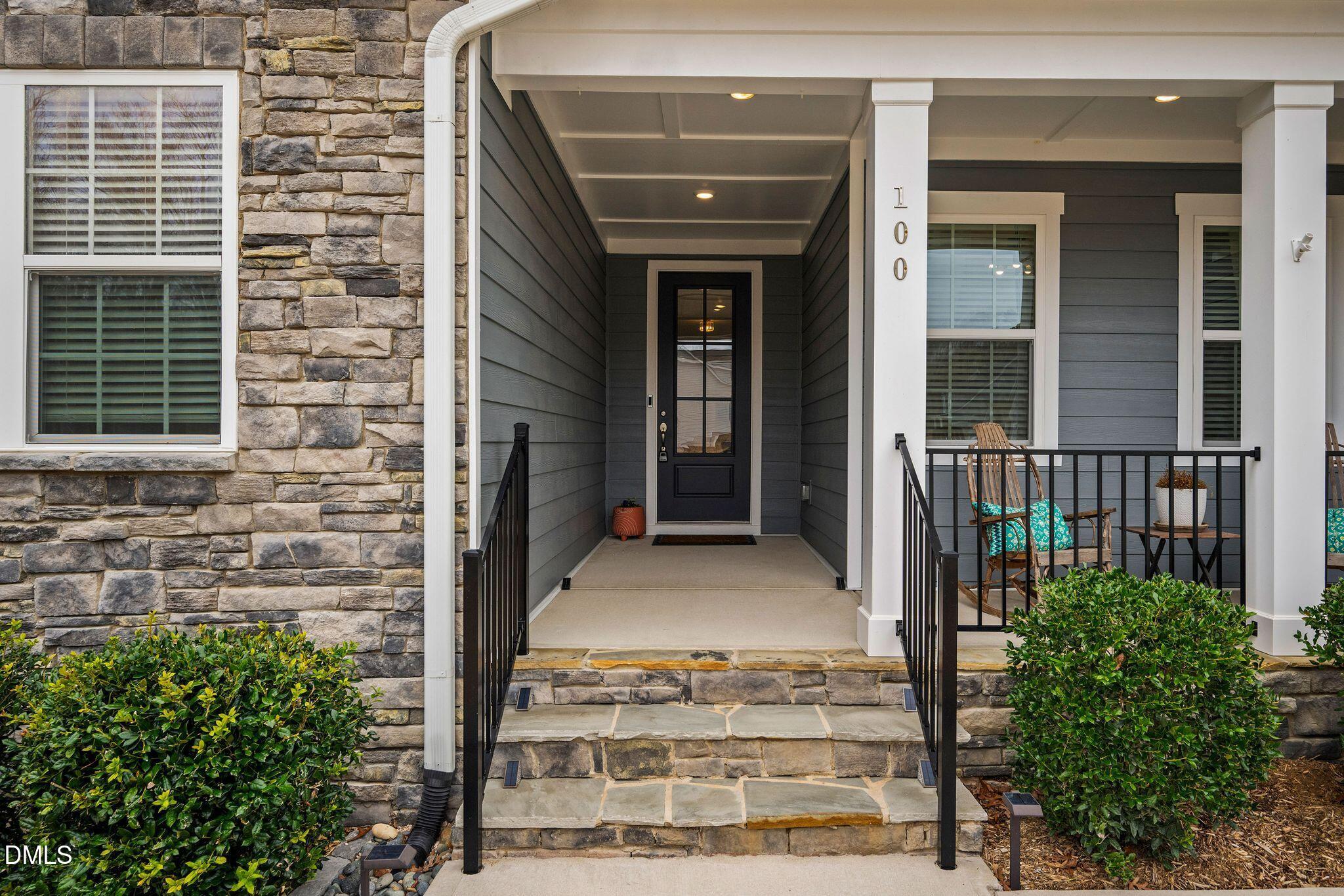 100 English Violet Lane