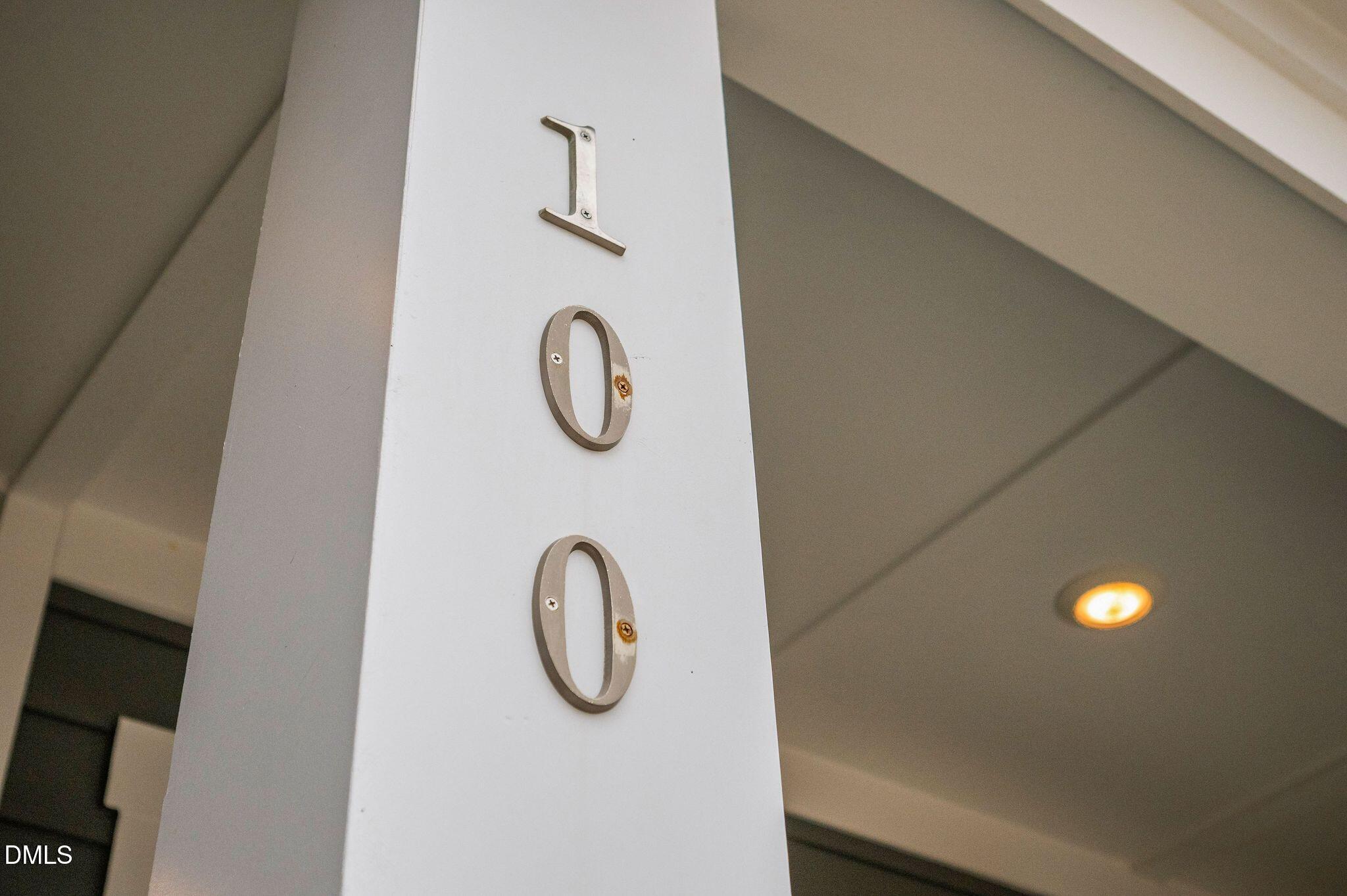 100 English Violet Lane