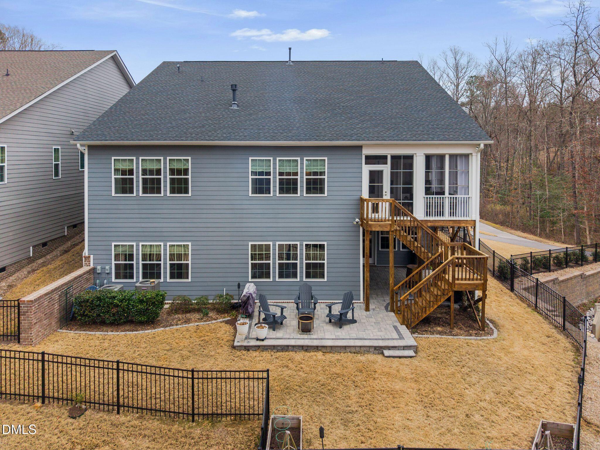 100 English Violet Lane