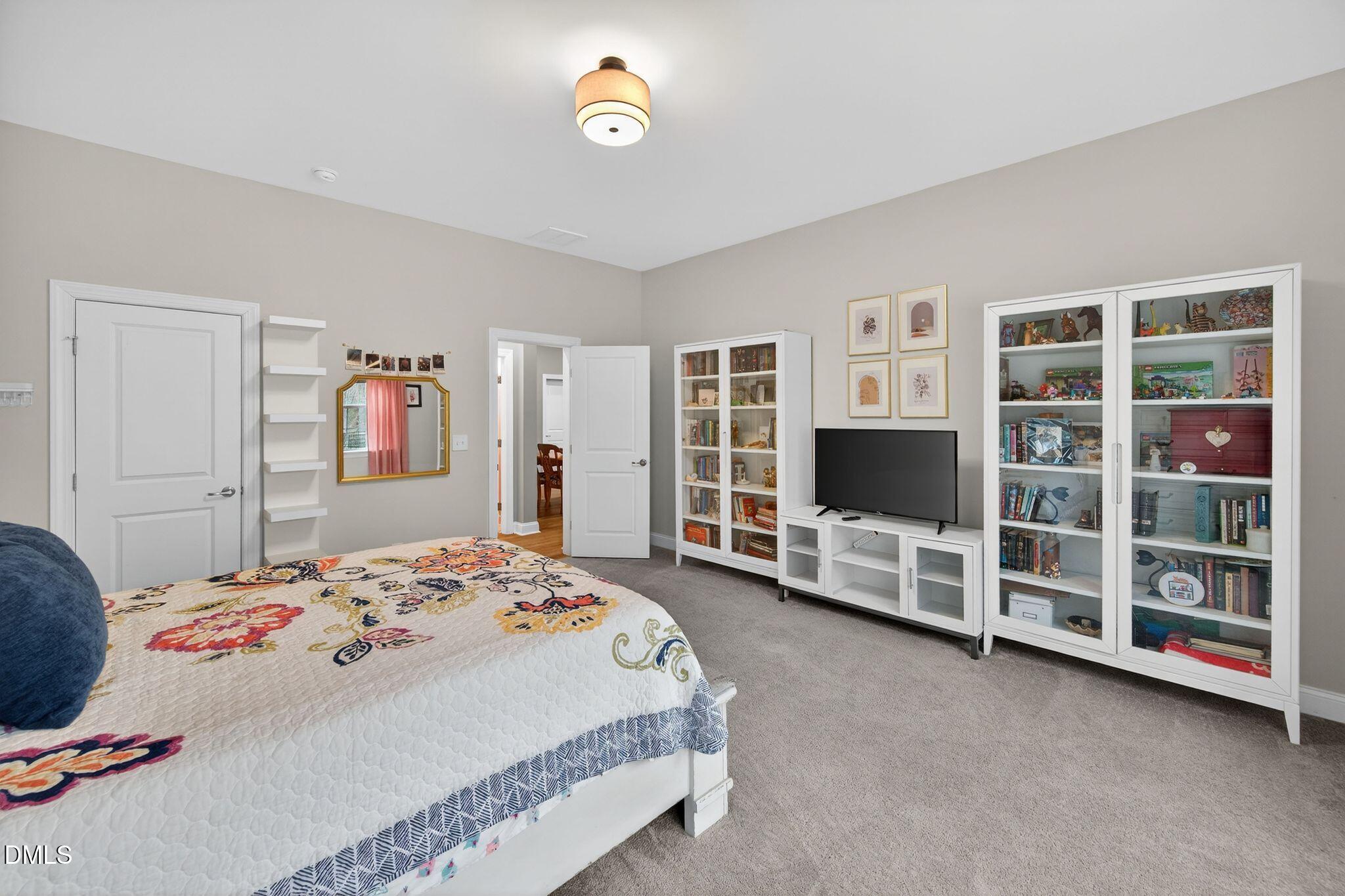 100 English Violet Lane