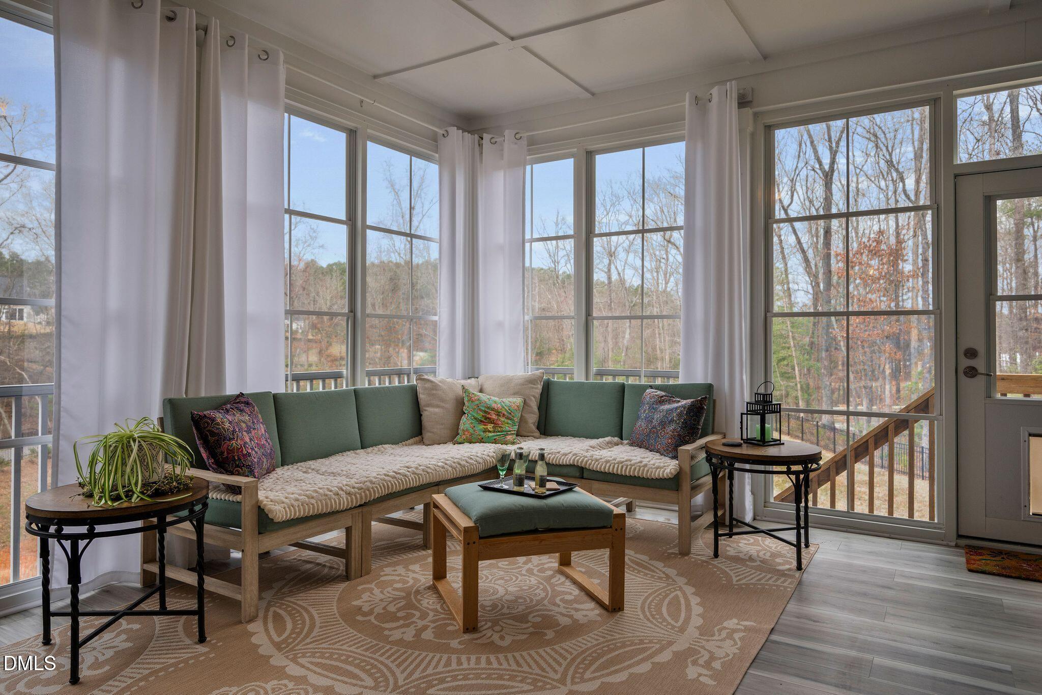 100 English Violet Lane