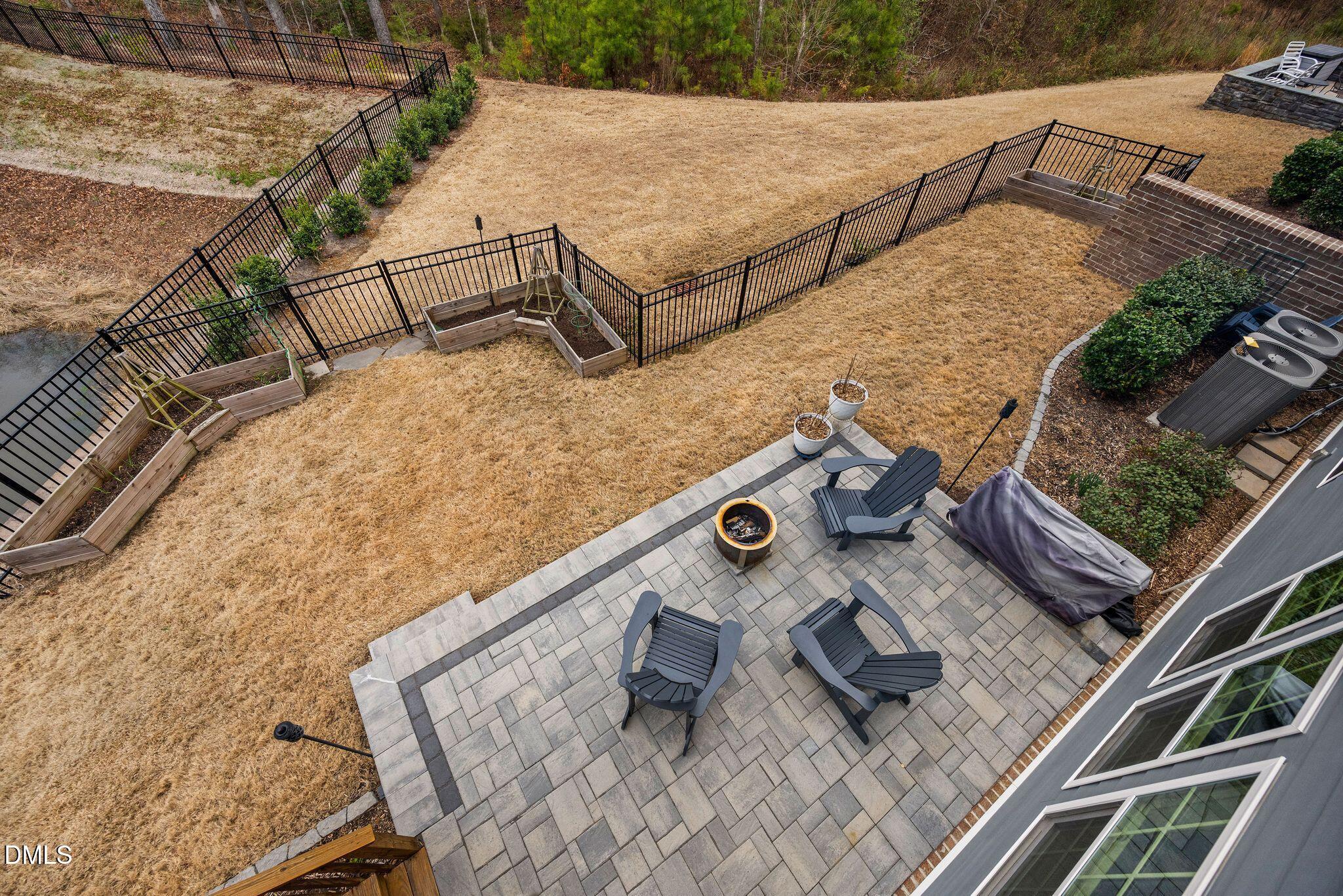 100 English Violet Lane