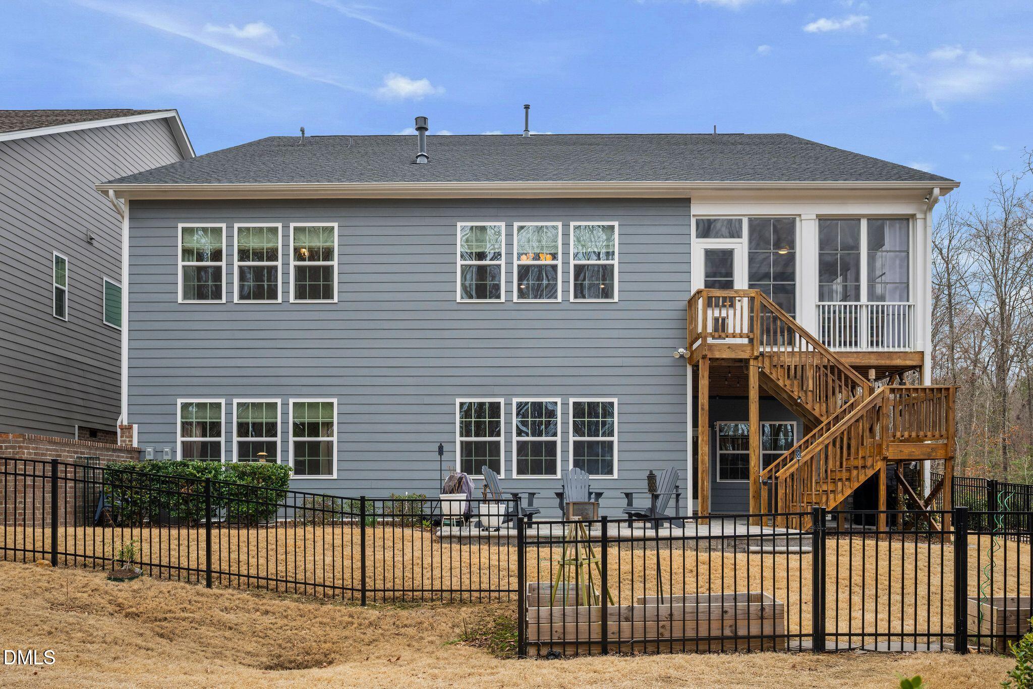 100 English Violet Lane