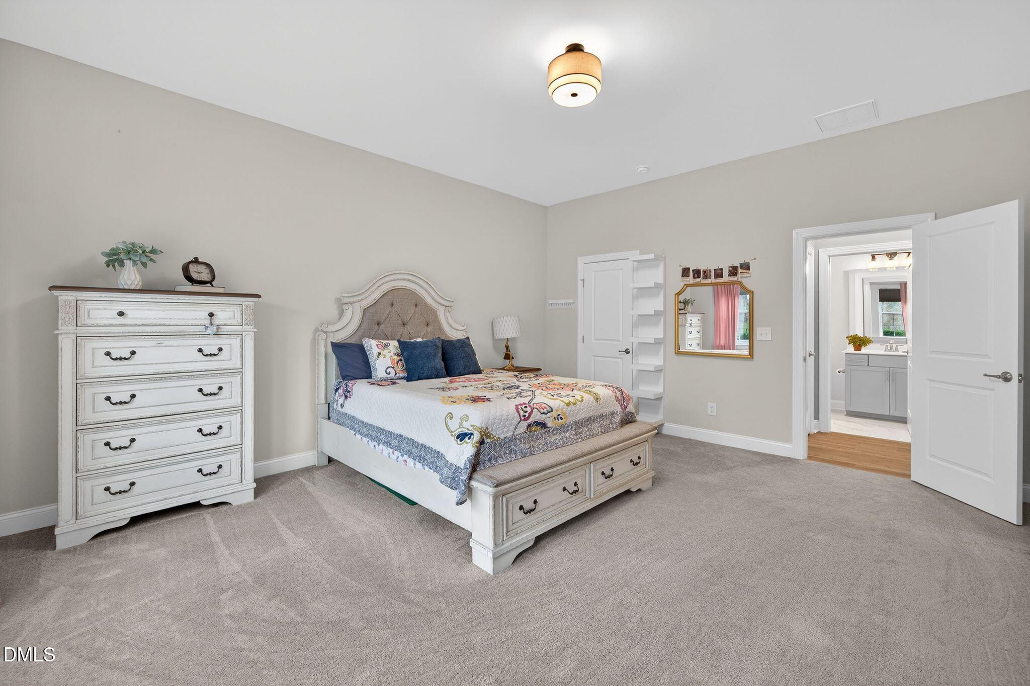 100 English Violet Lane