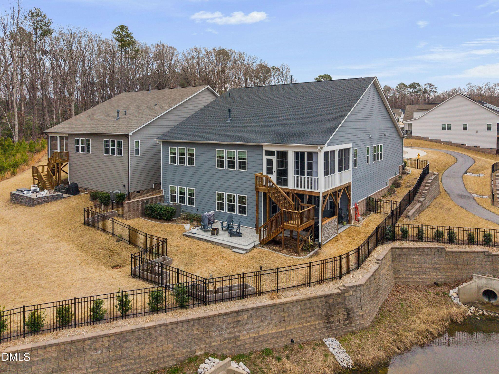 100 English Violet Lane