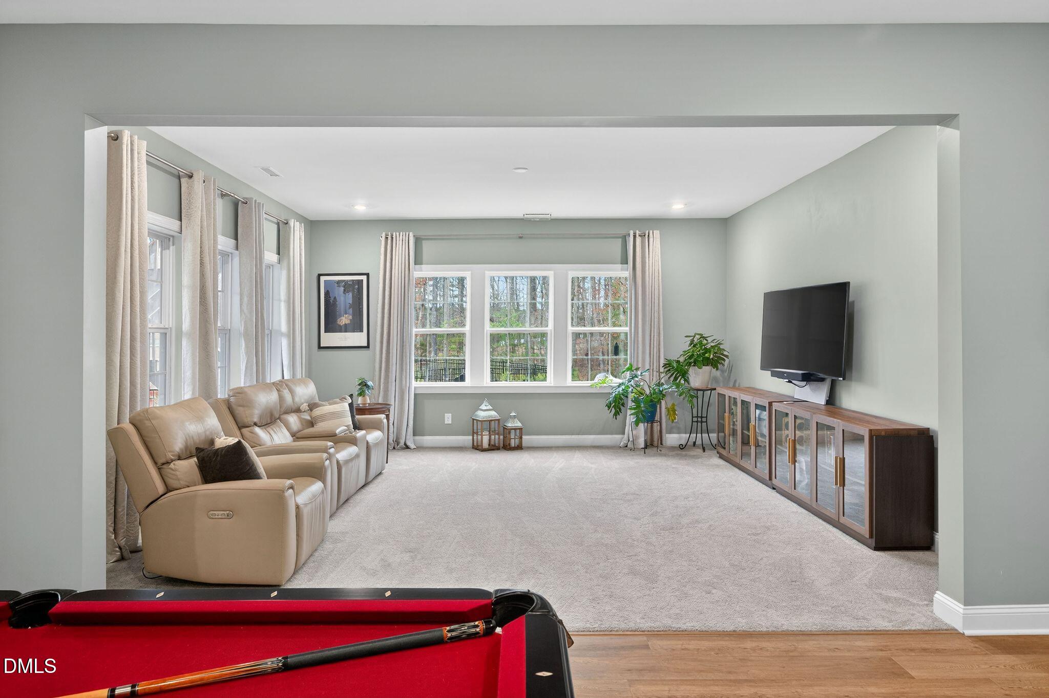 100 English Violet Lane