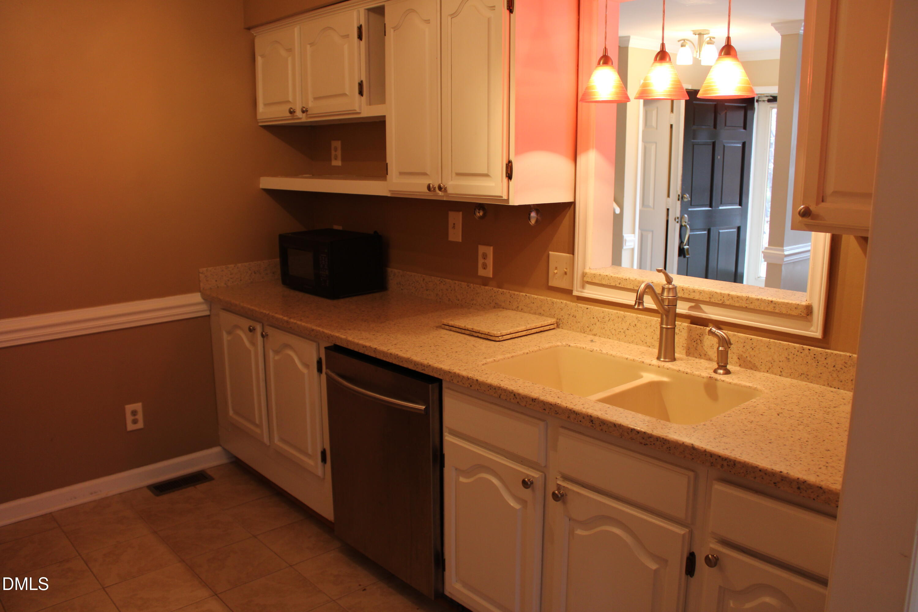 6701 Queen Annes Drive