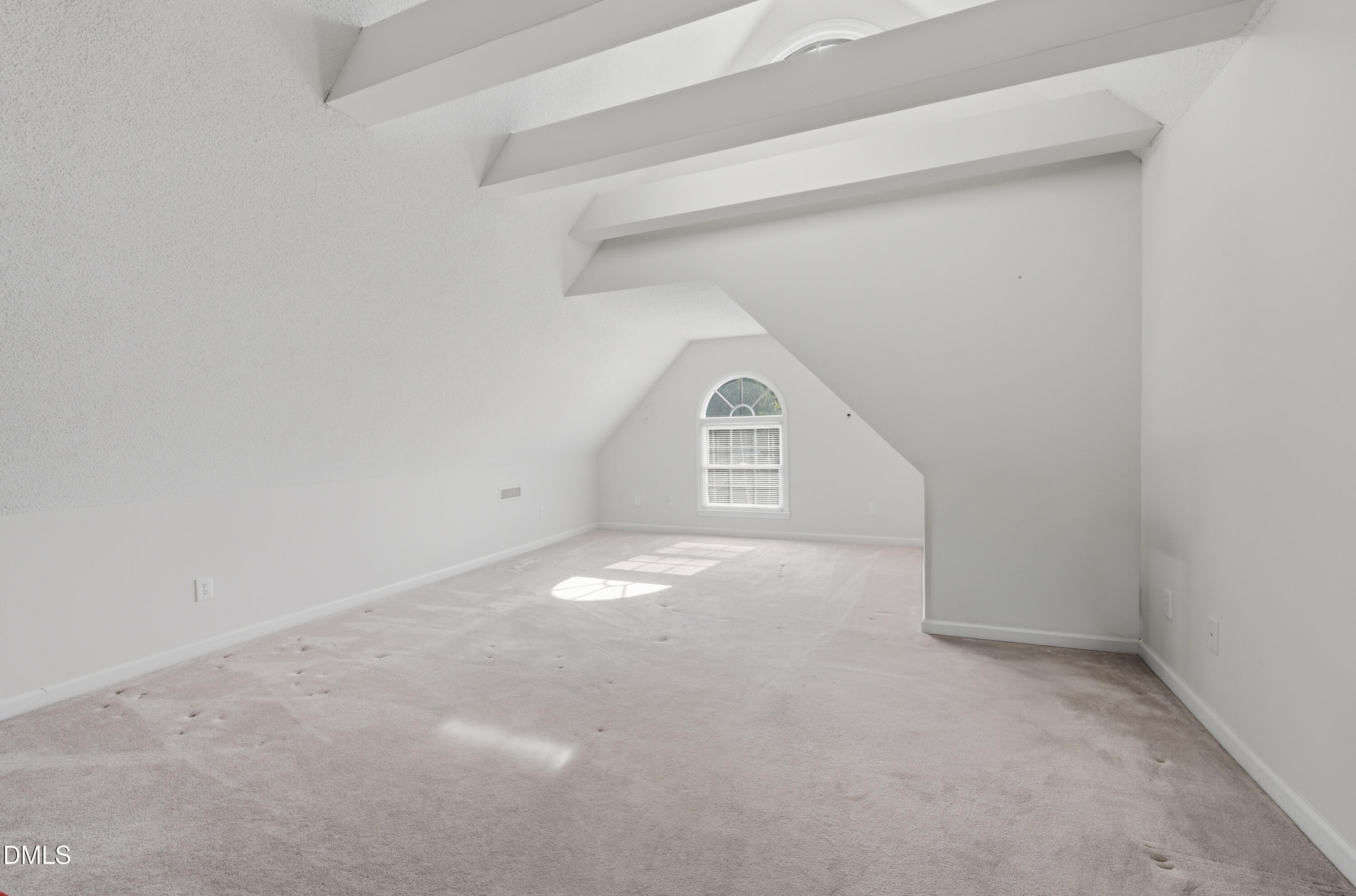 6801 Lynnoak Drive