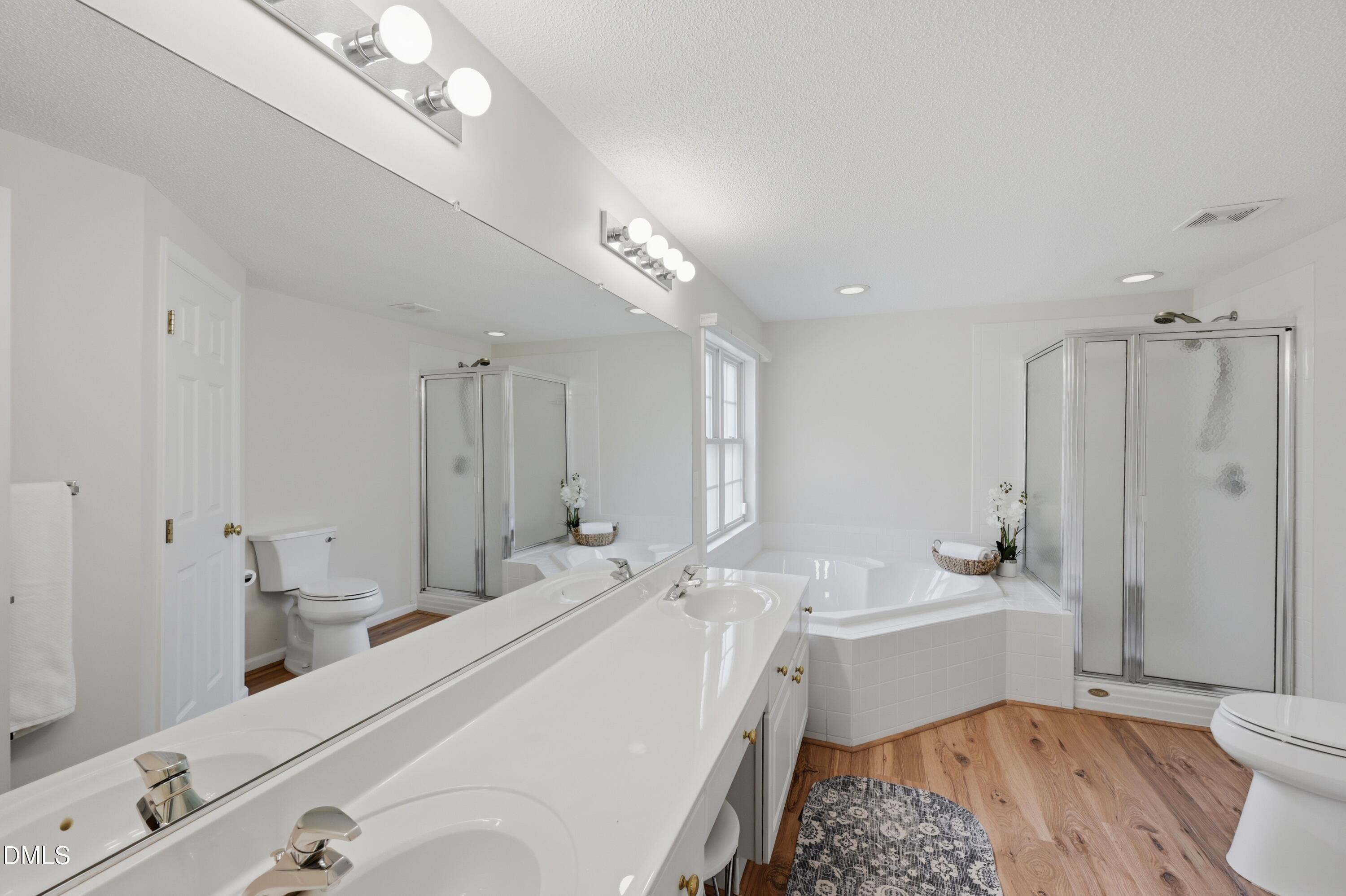 6801 Lynnoak Drive