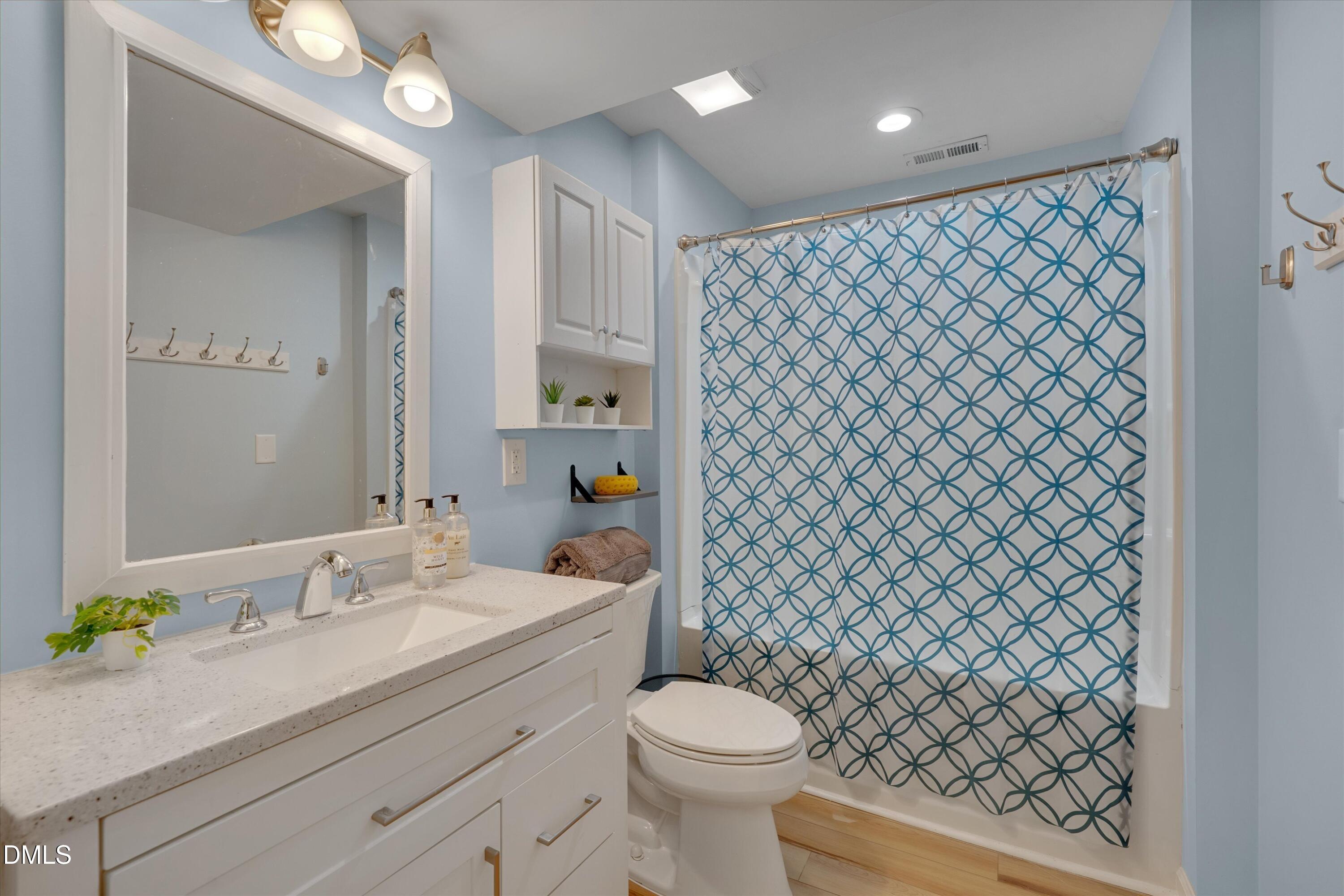 4901 Rollingwood Drive