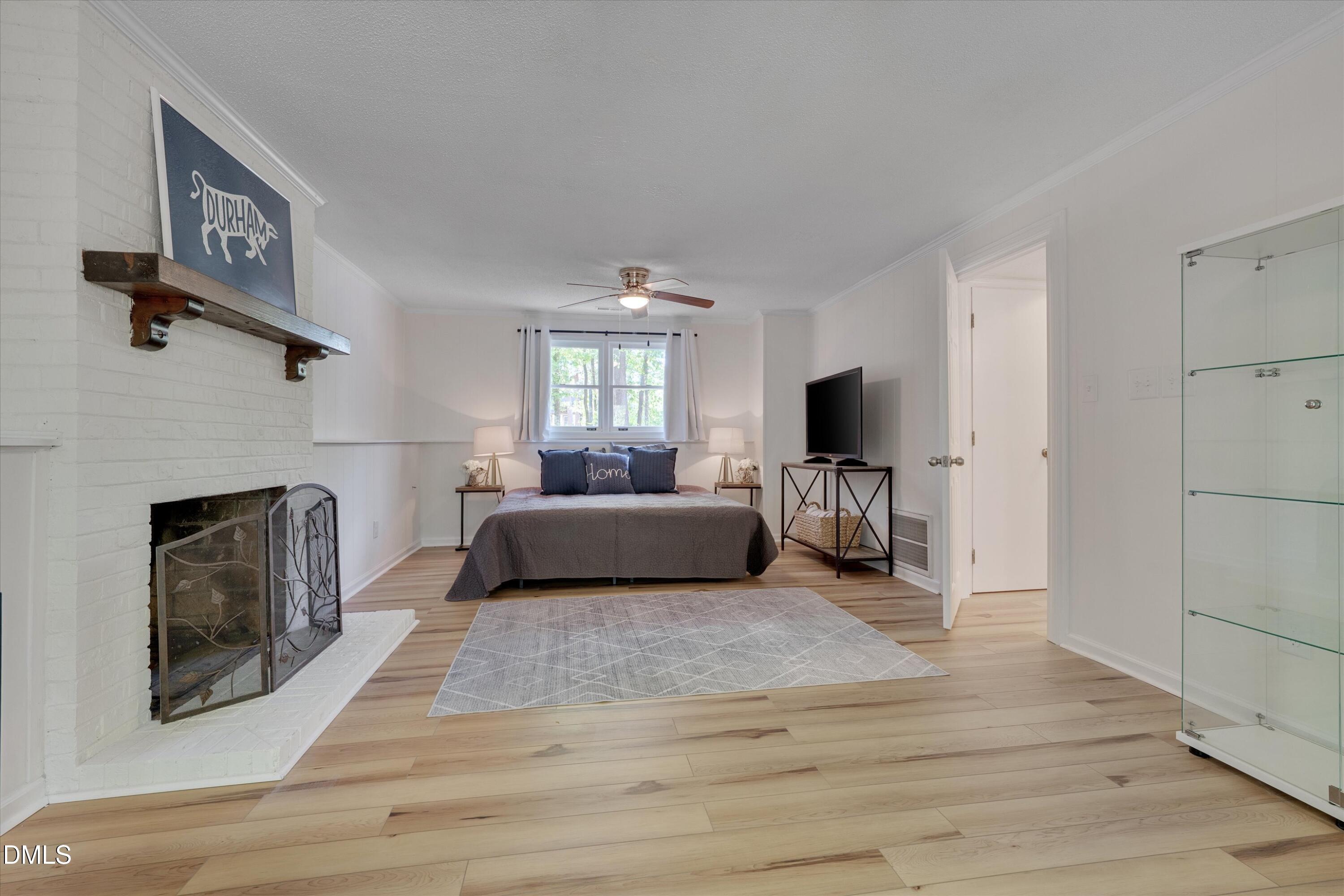 4901 Rollingwood Drive