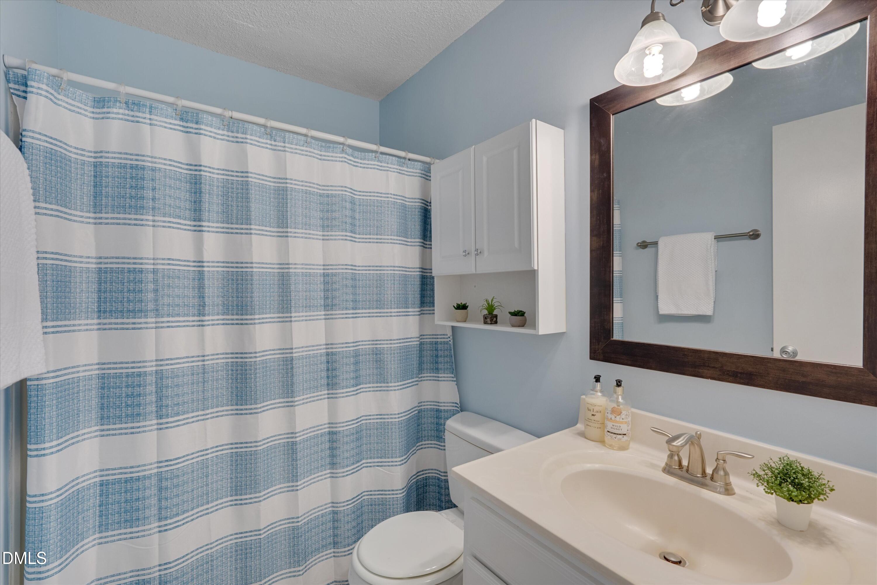 4901 Rollingwood Drive